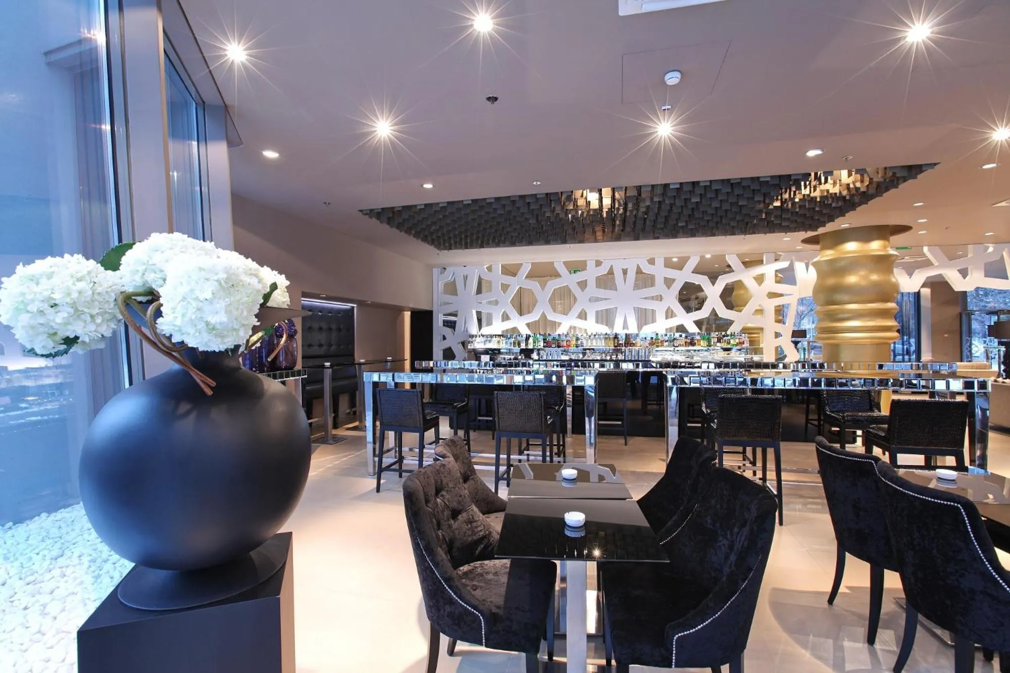 Lounge or bar in Zijin Hotel Belgrade