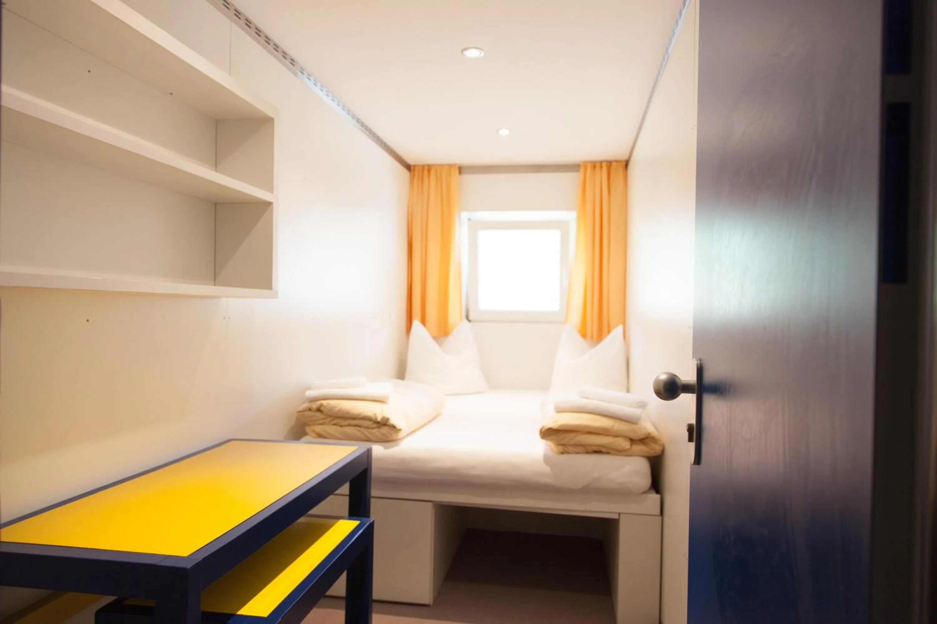 Photo of the whole room, Bed in Rotel Inn