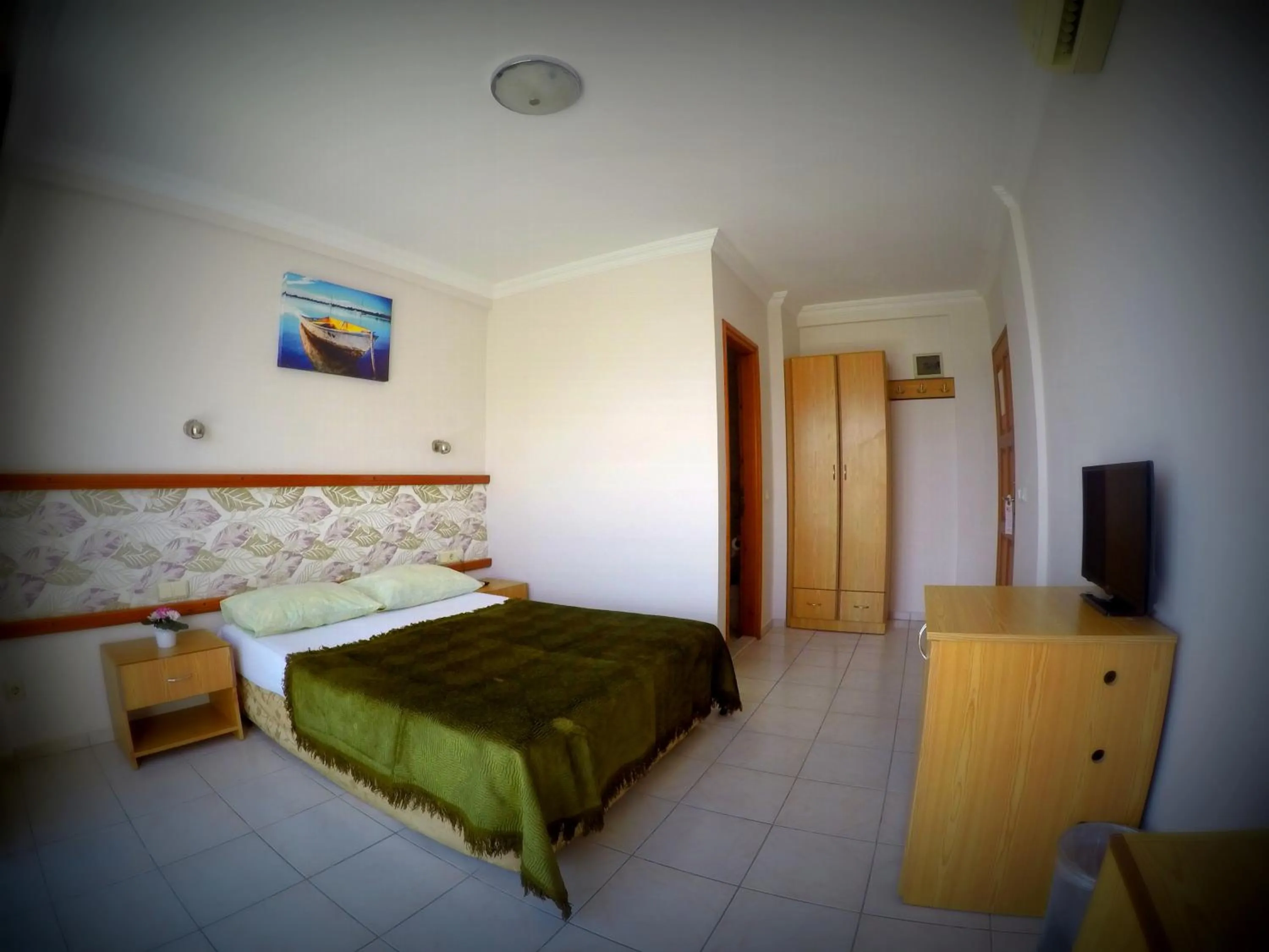 Photo of the whole room, Bed in Gun-Ay Hotel