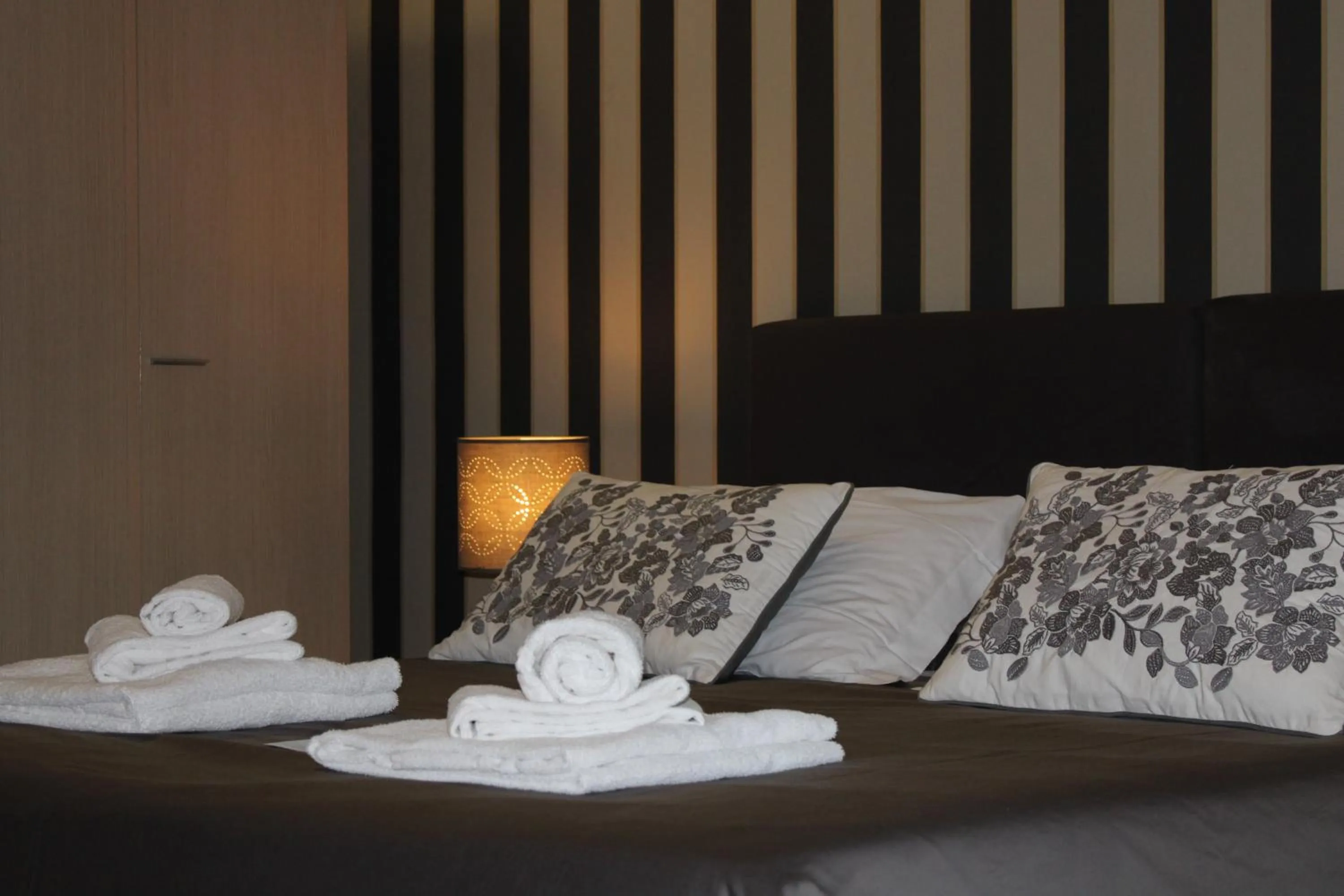 Shower, Bed in Hotel Trieste