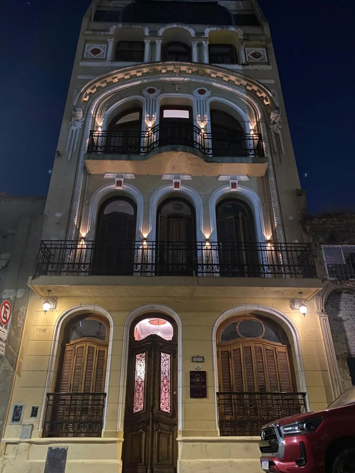 Property building in Hostelmo Hotel