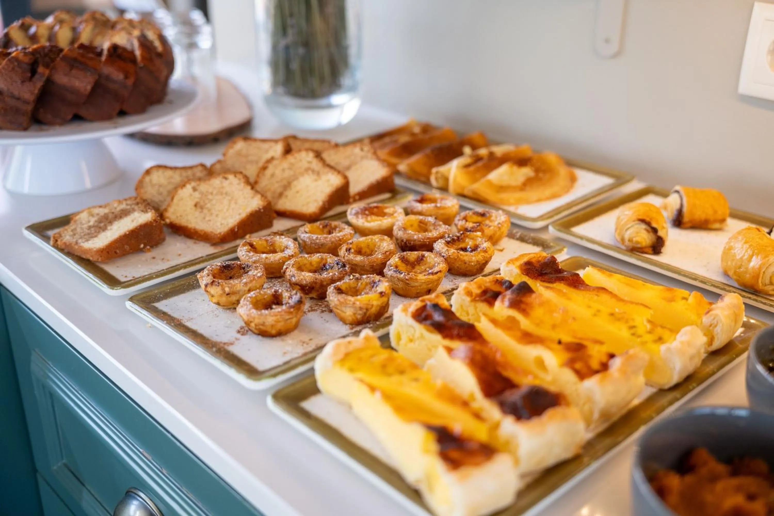 Food and drinks in Monte Belvedere Hotel by Shiadu