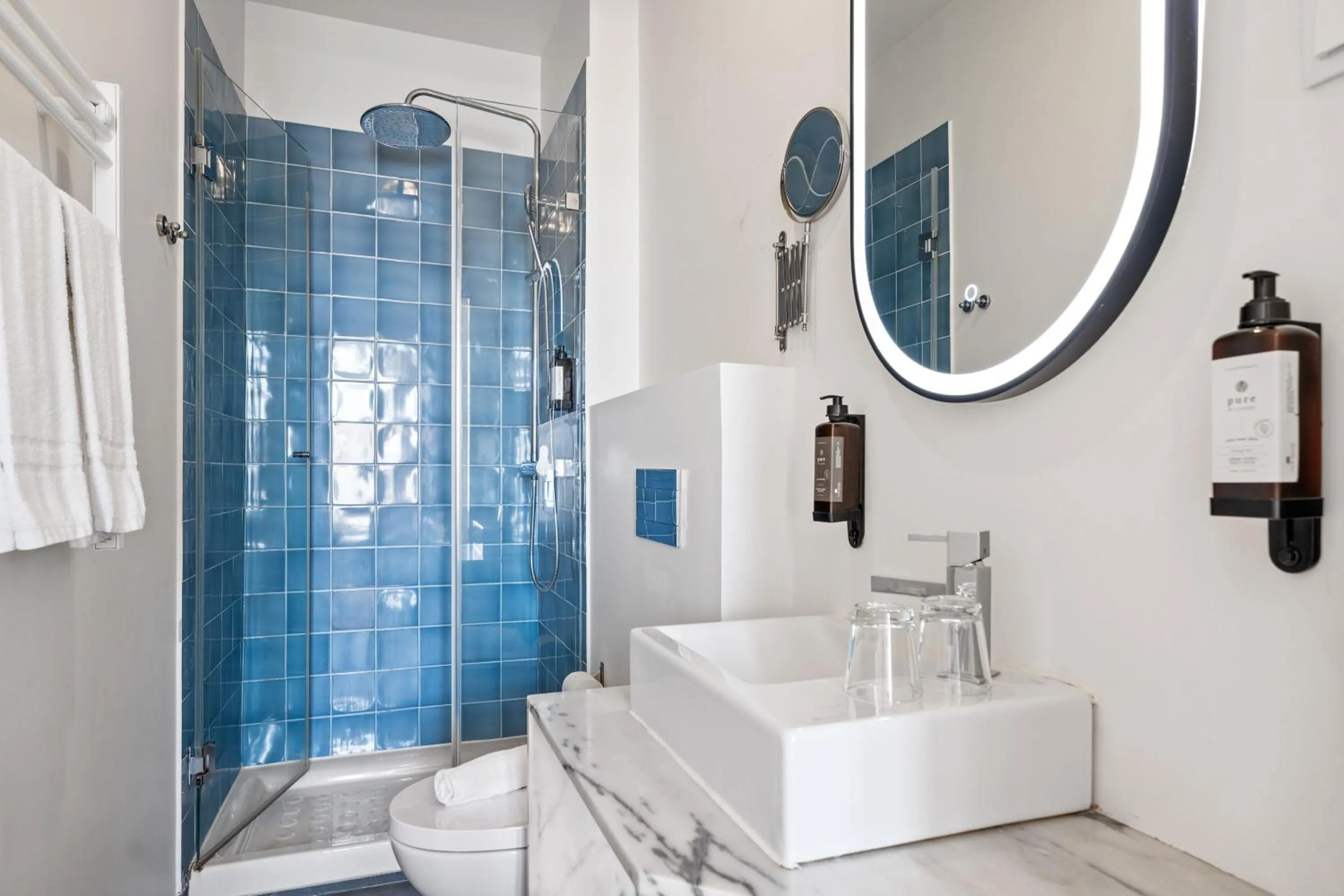 Shower in Monte Belvedere Hotel by Shiadu