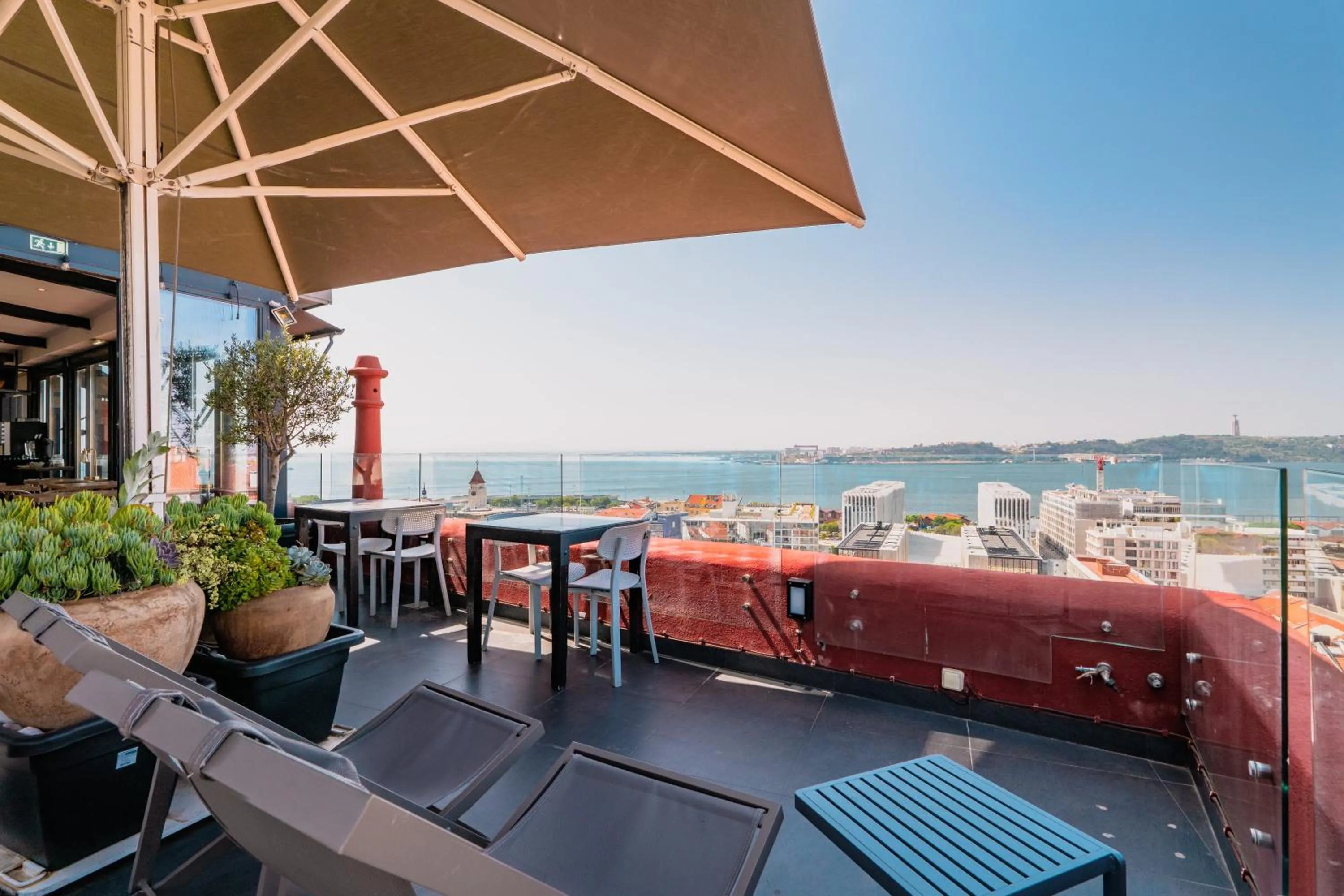 Day in Monte Belvedere Hotel by Shiadu