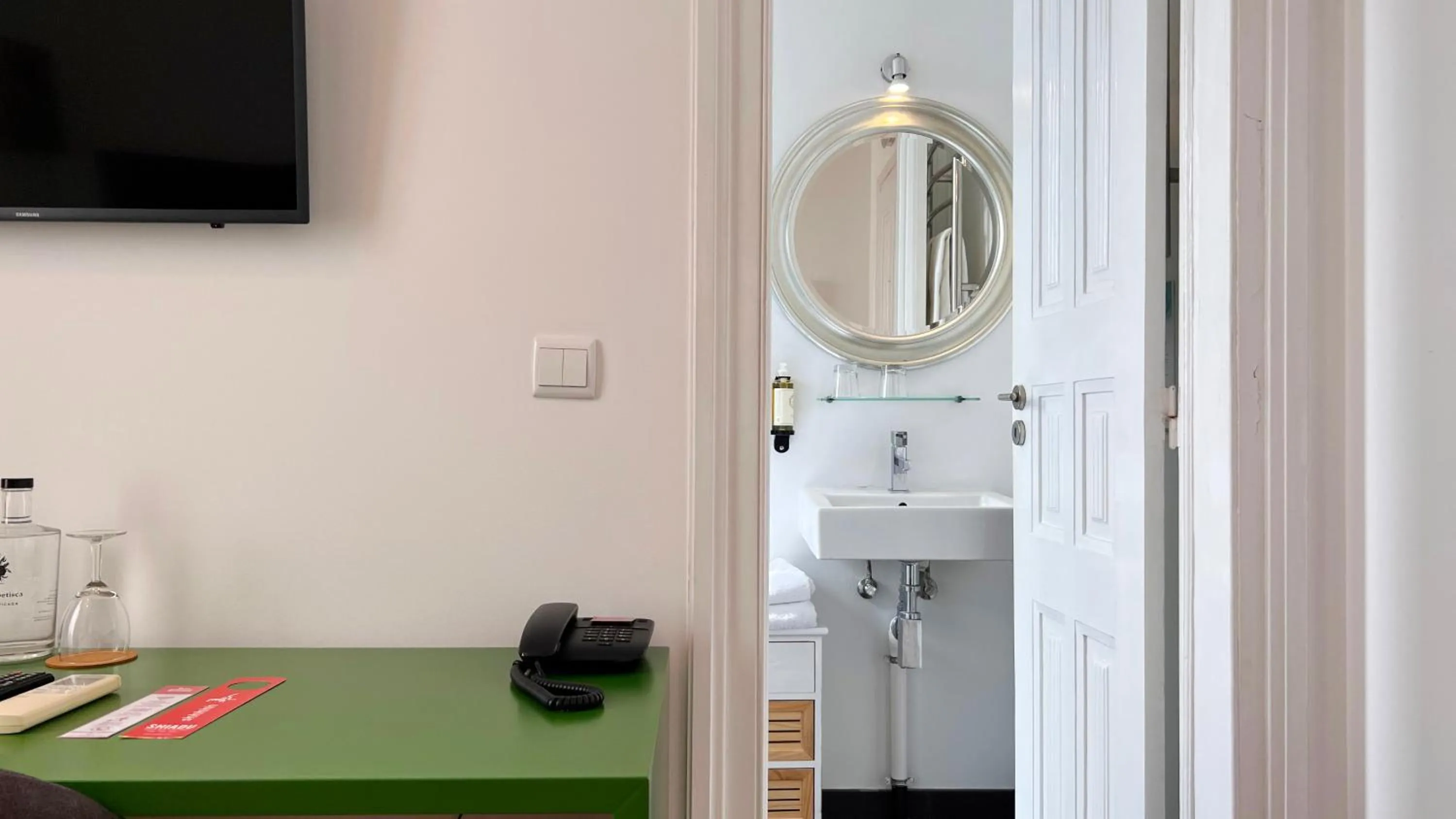 Bathroom in Monte Belvedere Hotel by Shiadu