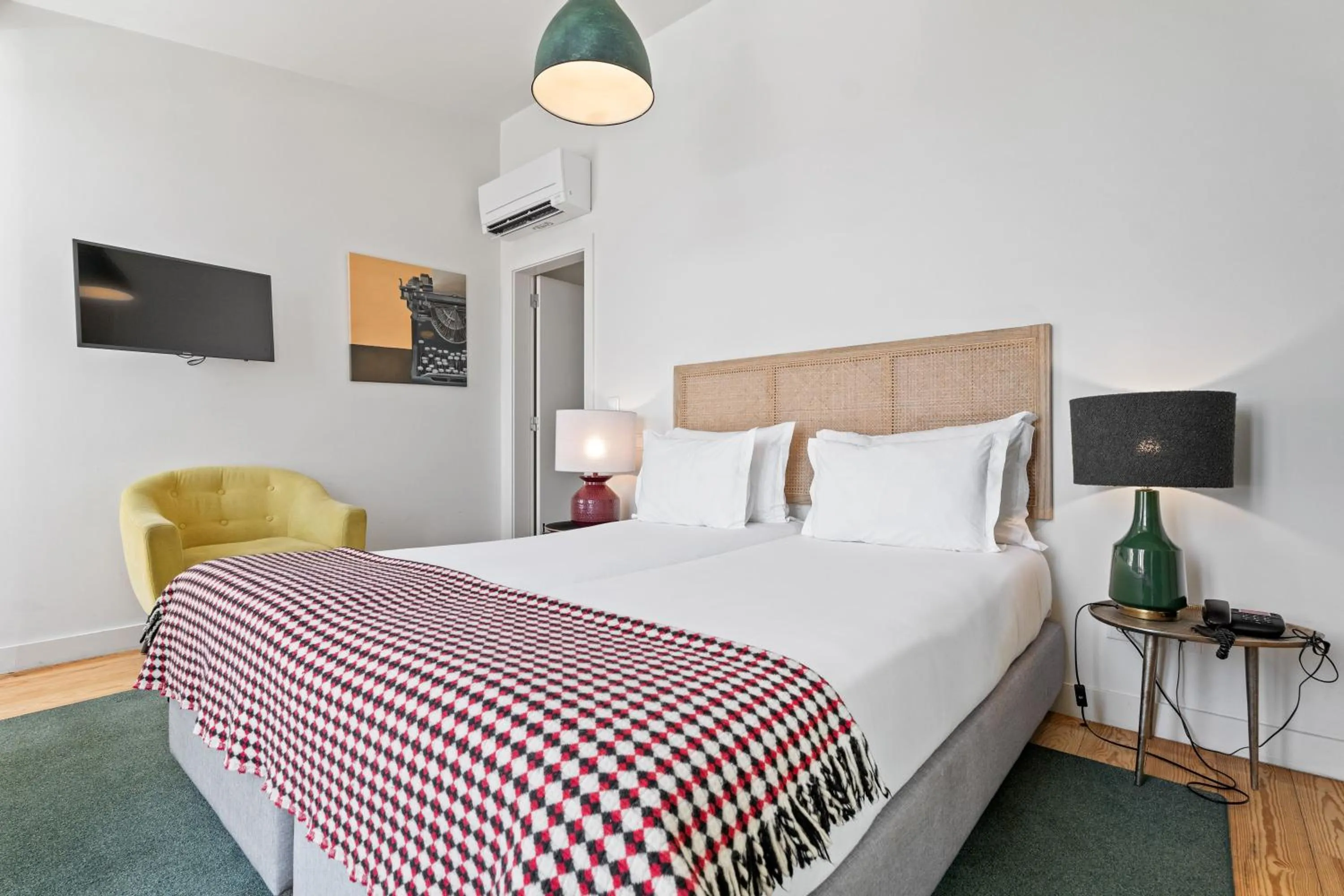 Bed in Monte Belvedere Hotel by Shiadu