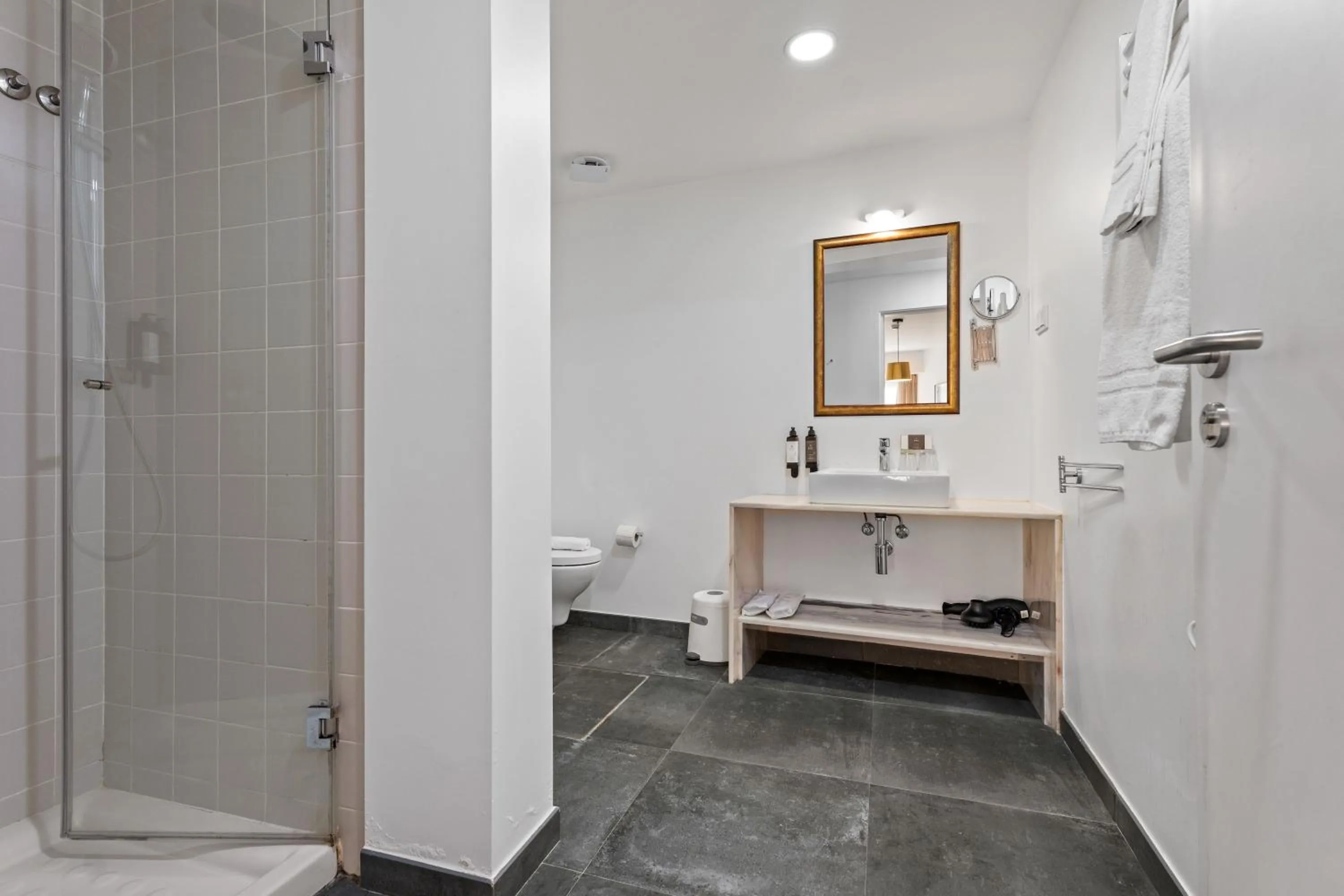 Shower in Monte Belvedere Hotel by Shiadu