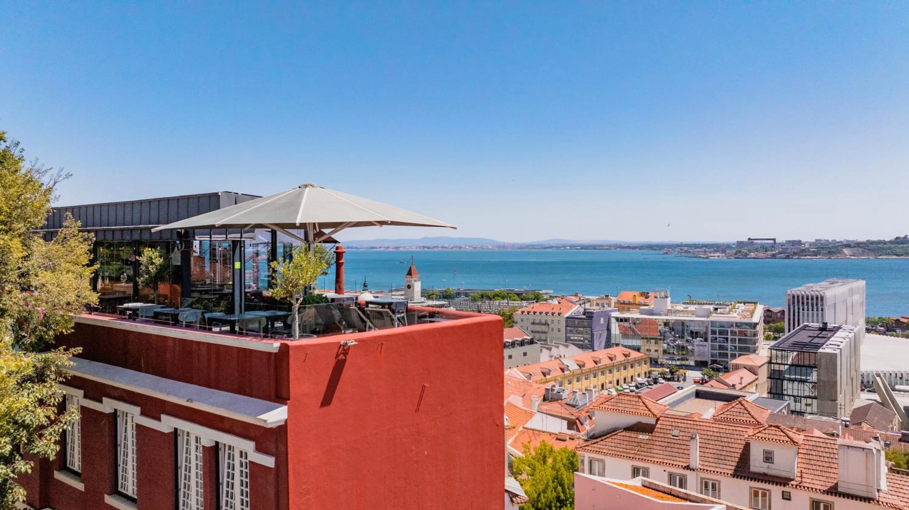 Property building in Monte Belvedere Hotel by Shiadu