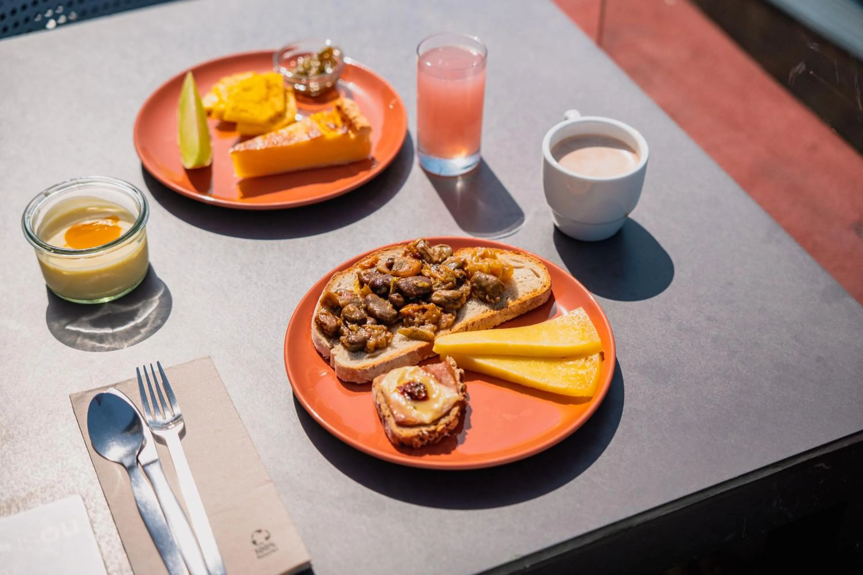 Food and drinks in Monte Belvedere Hotel by Shiadu