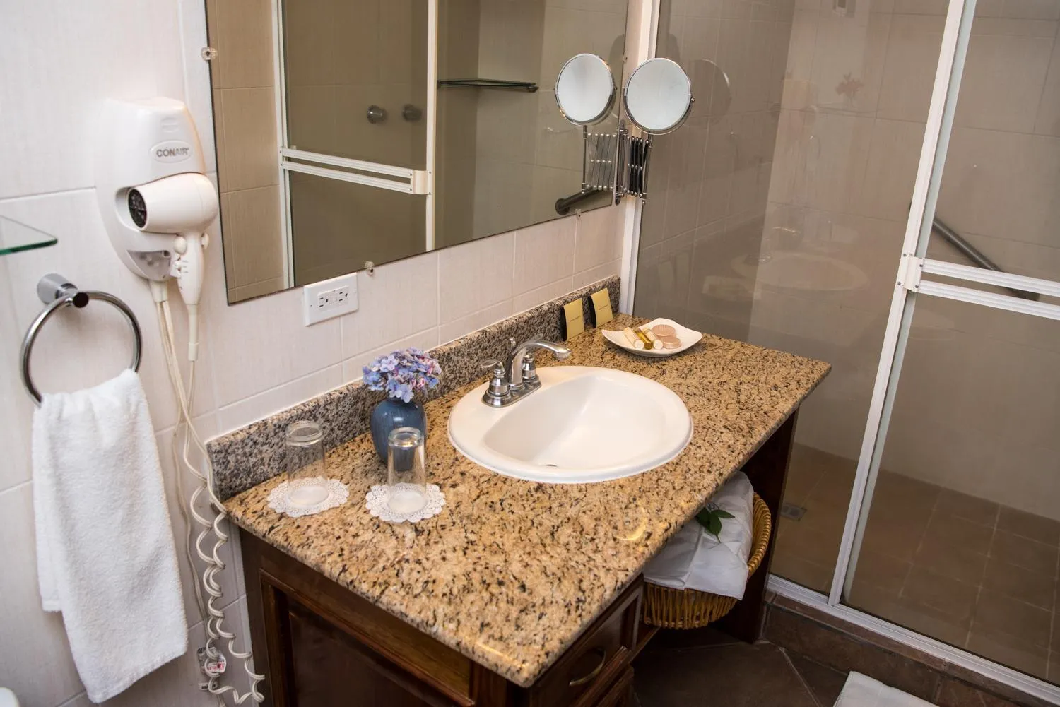 Shower in Hotel Panamonte