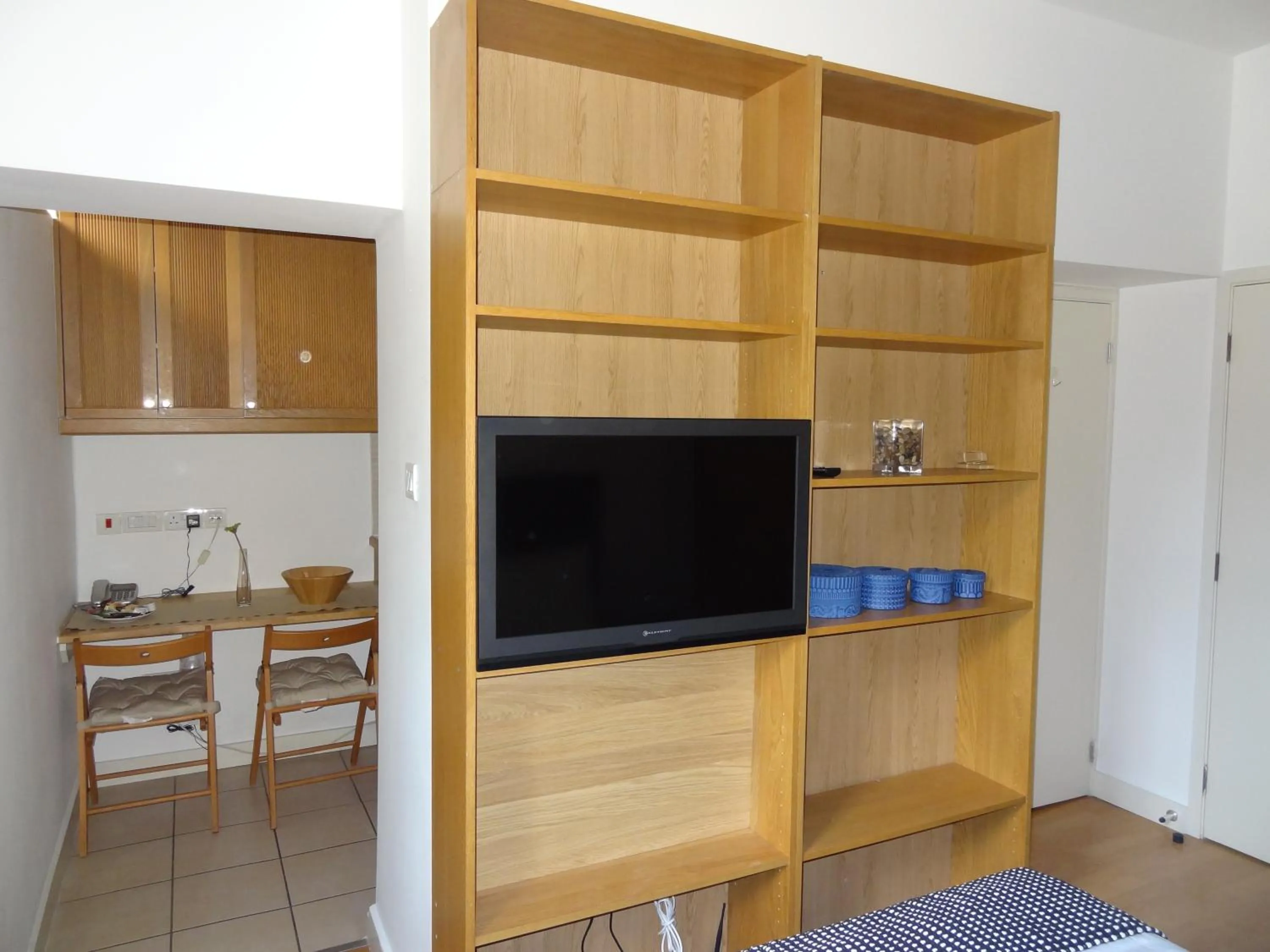 TV and multimedia in Studios2Let - North Gower