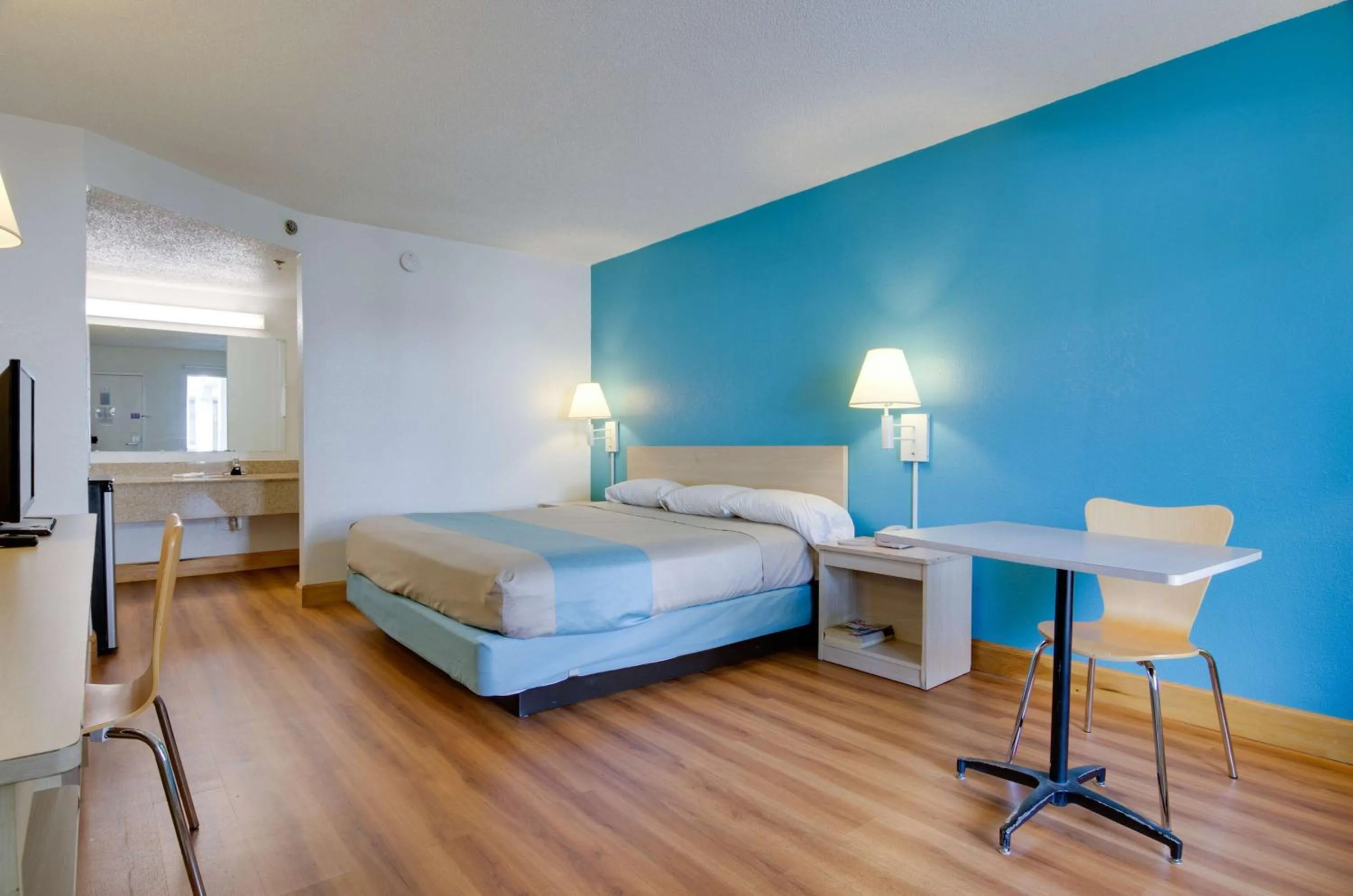 Photo of the whole room, Bed in Motel 6-Atlanta, GA