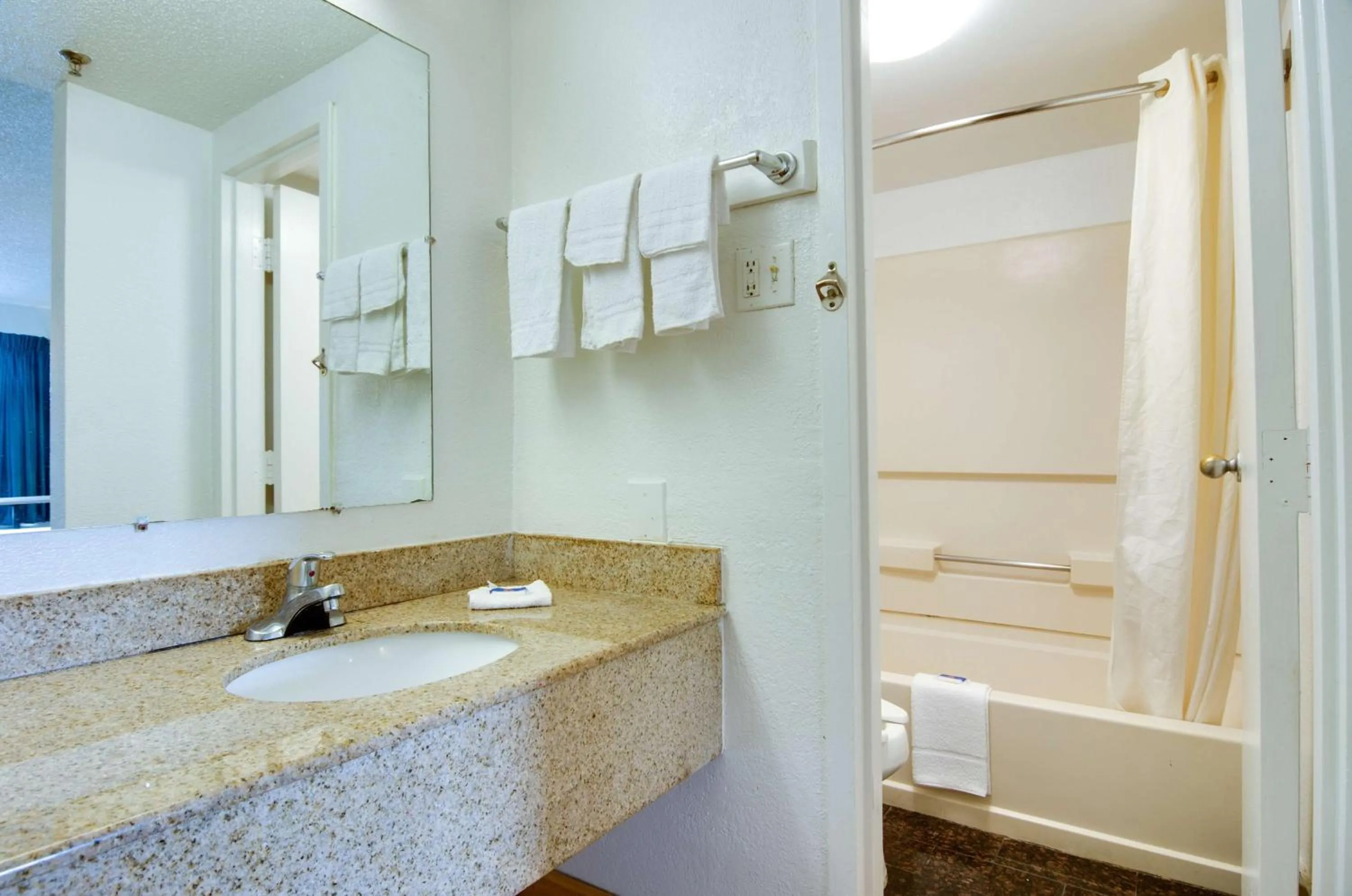 Photo of the whole room in Motel 6-Atlanta, GA