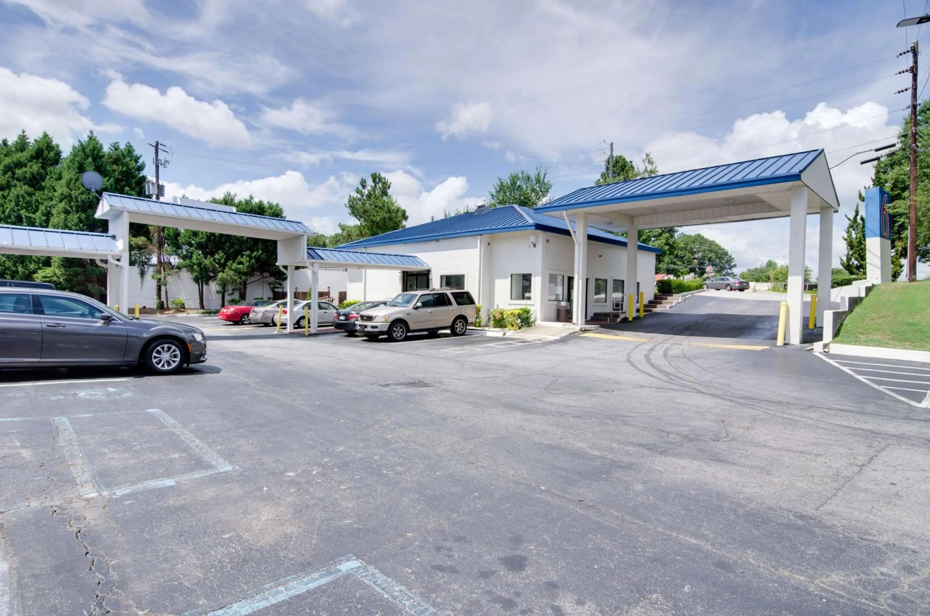 Property building in Motel 6-Atlanta, GA