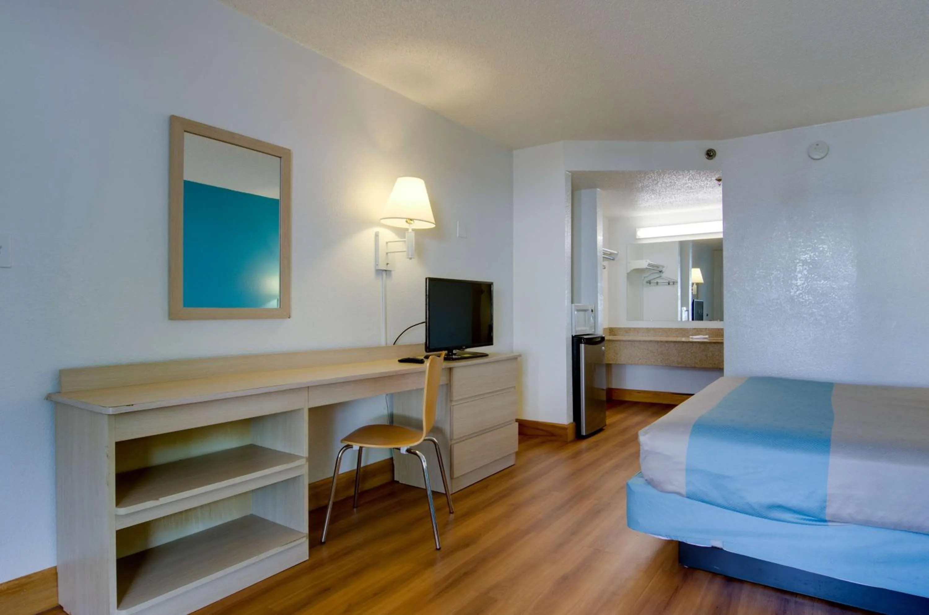 Photo of the whole room, Bed in Motel 6-Atlanta, GA