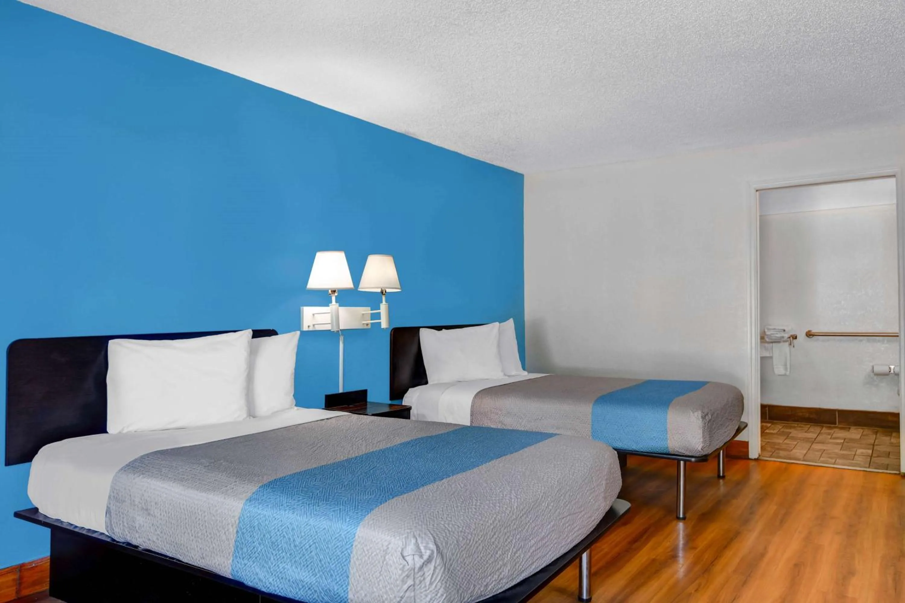 Photo of the whole room, Bed in Motel 6-Atlanta, GA