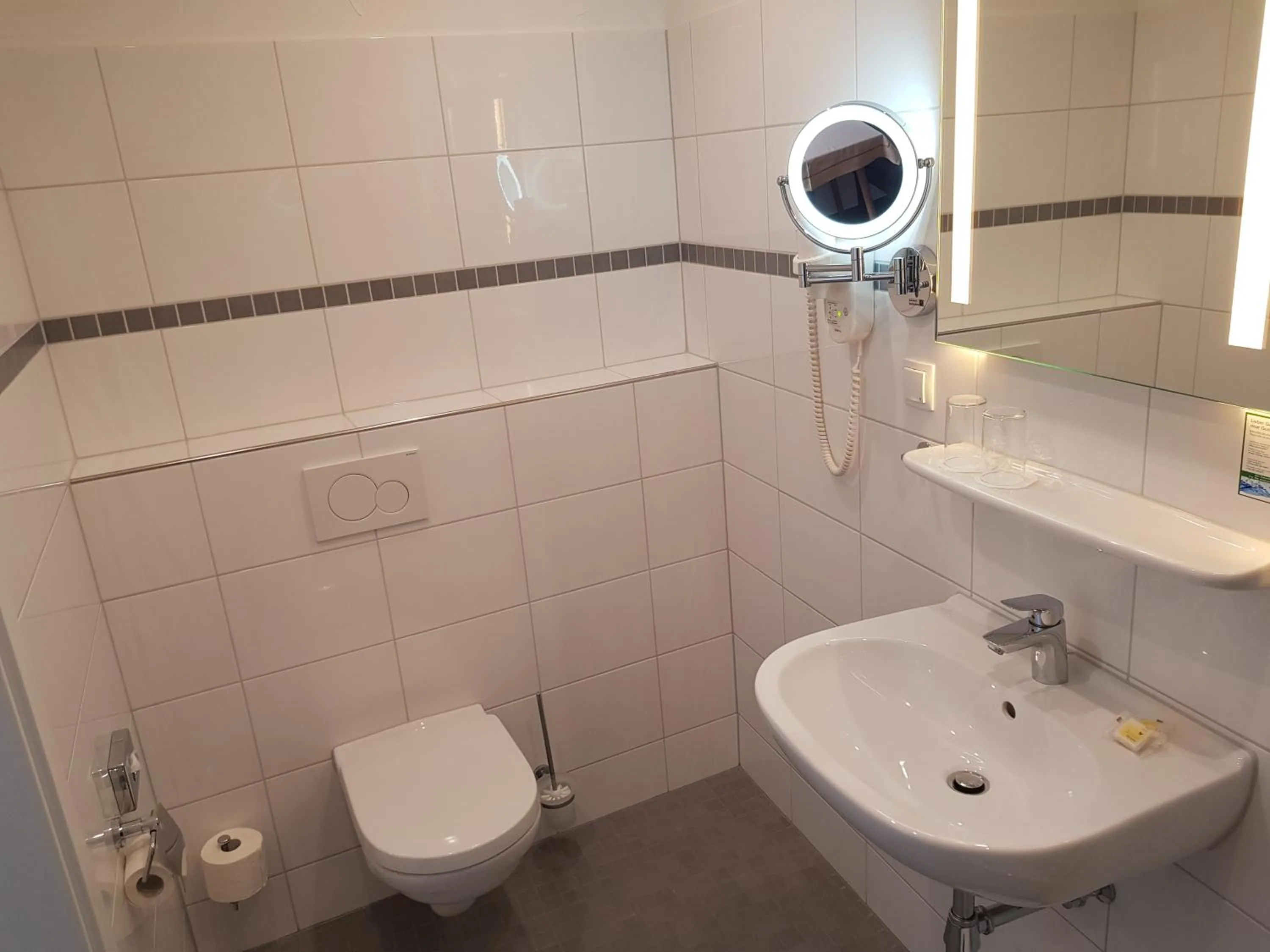 Toilet in Hotel zum Anker