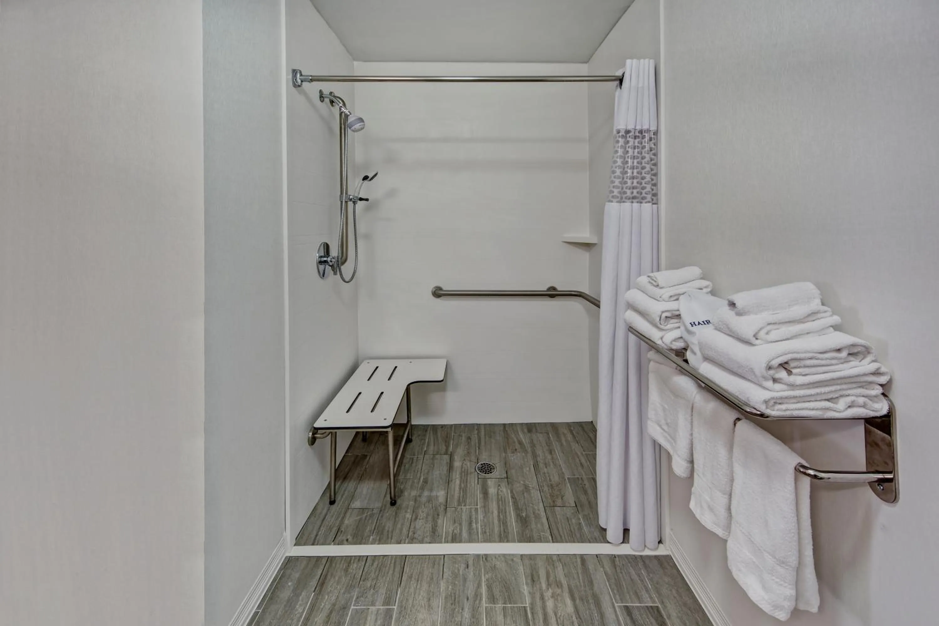 Bed in Hampton Inn & Suites Clermont