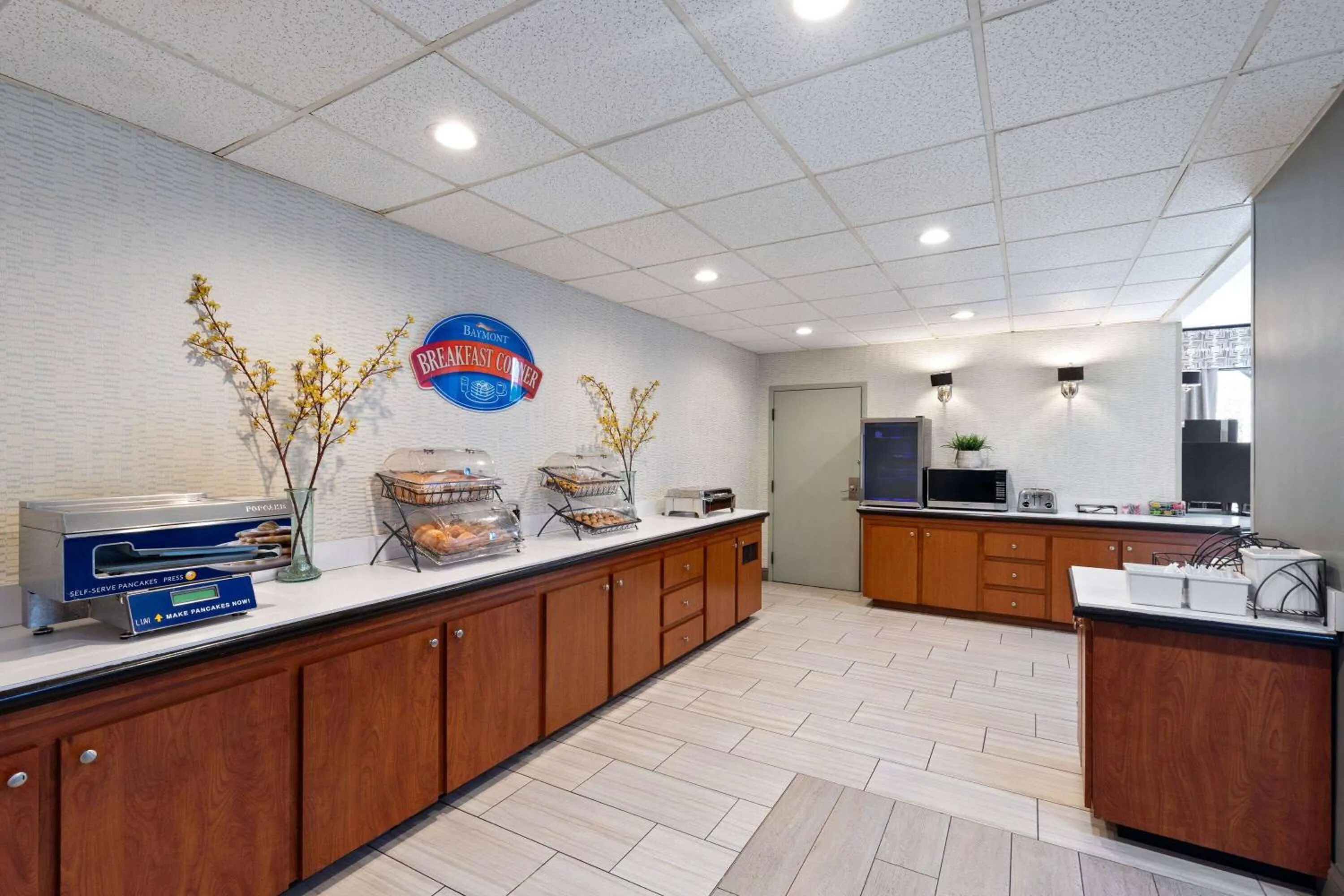 Breakfast in Baymont by Wyndham Nashville Airport