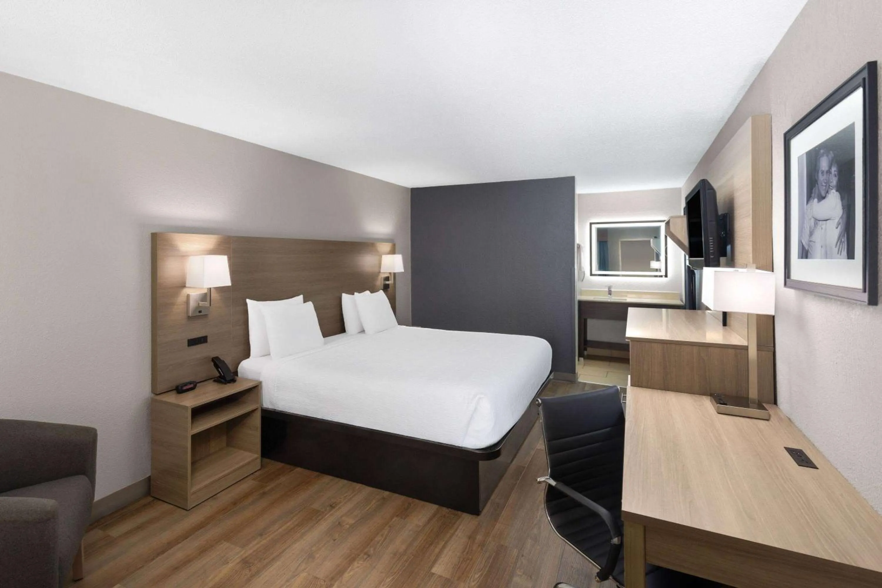 Photo of the whole room, Bed in Baymont by Wyndham Nashville Airport