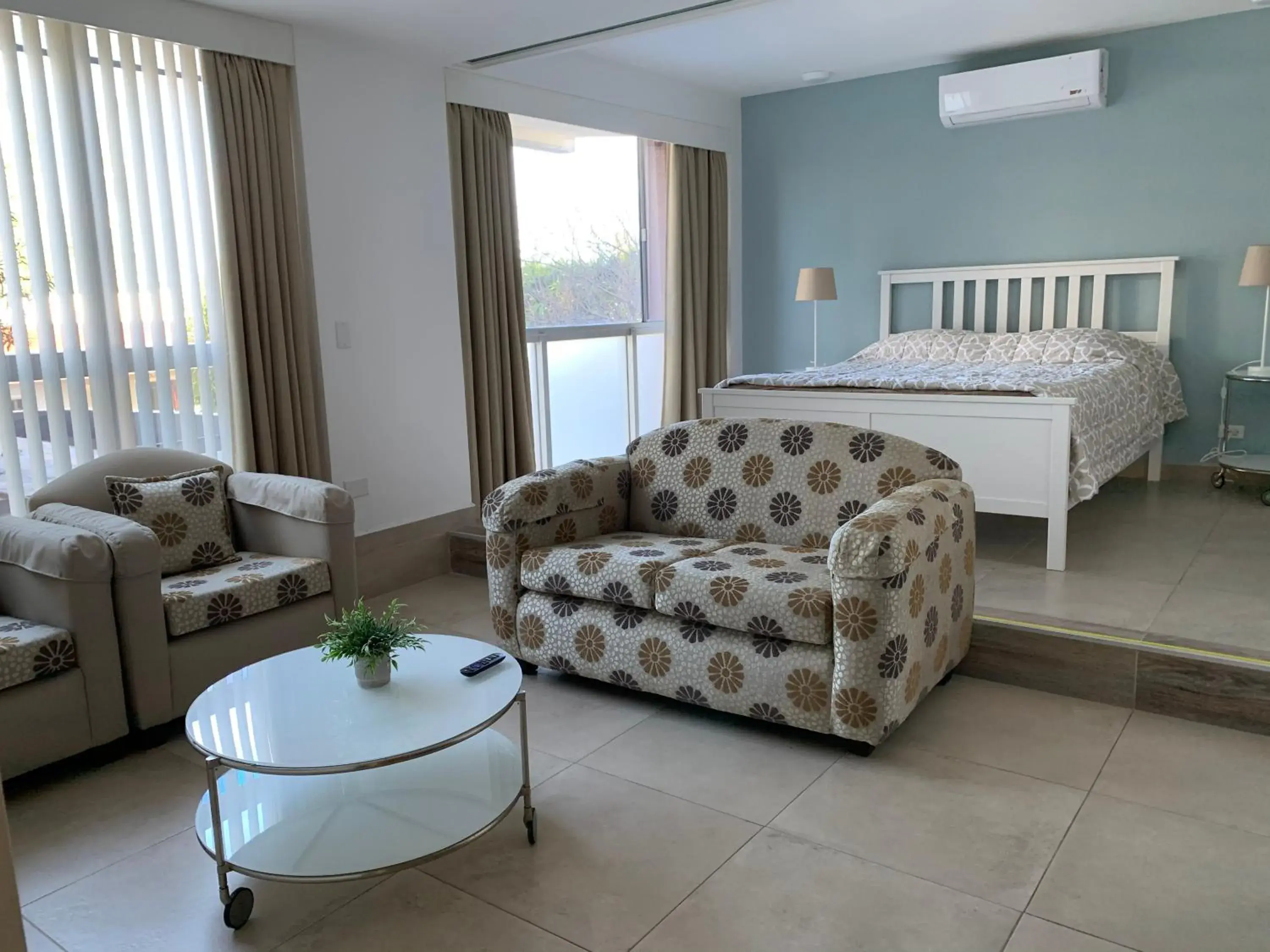 Queen Suite in Dali Suites -Accommodations in Playas de Tijuana Queen Suite in Dali Suites -Accommodations in Playas de Tijuana