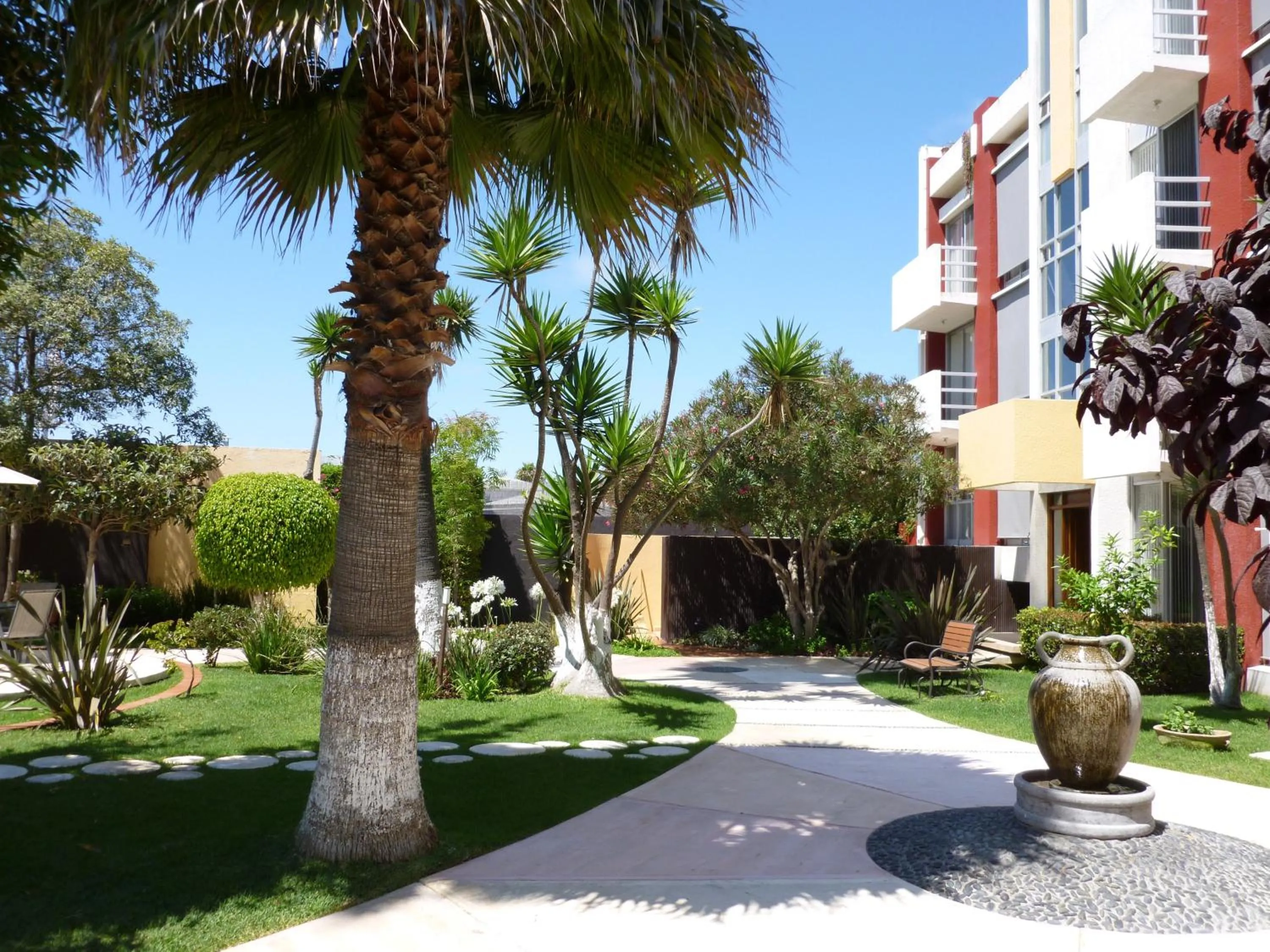 Garden in Dali Suites -Accommodations in Playas de Tijuana