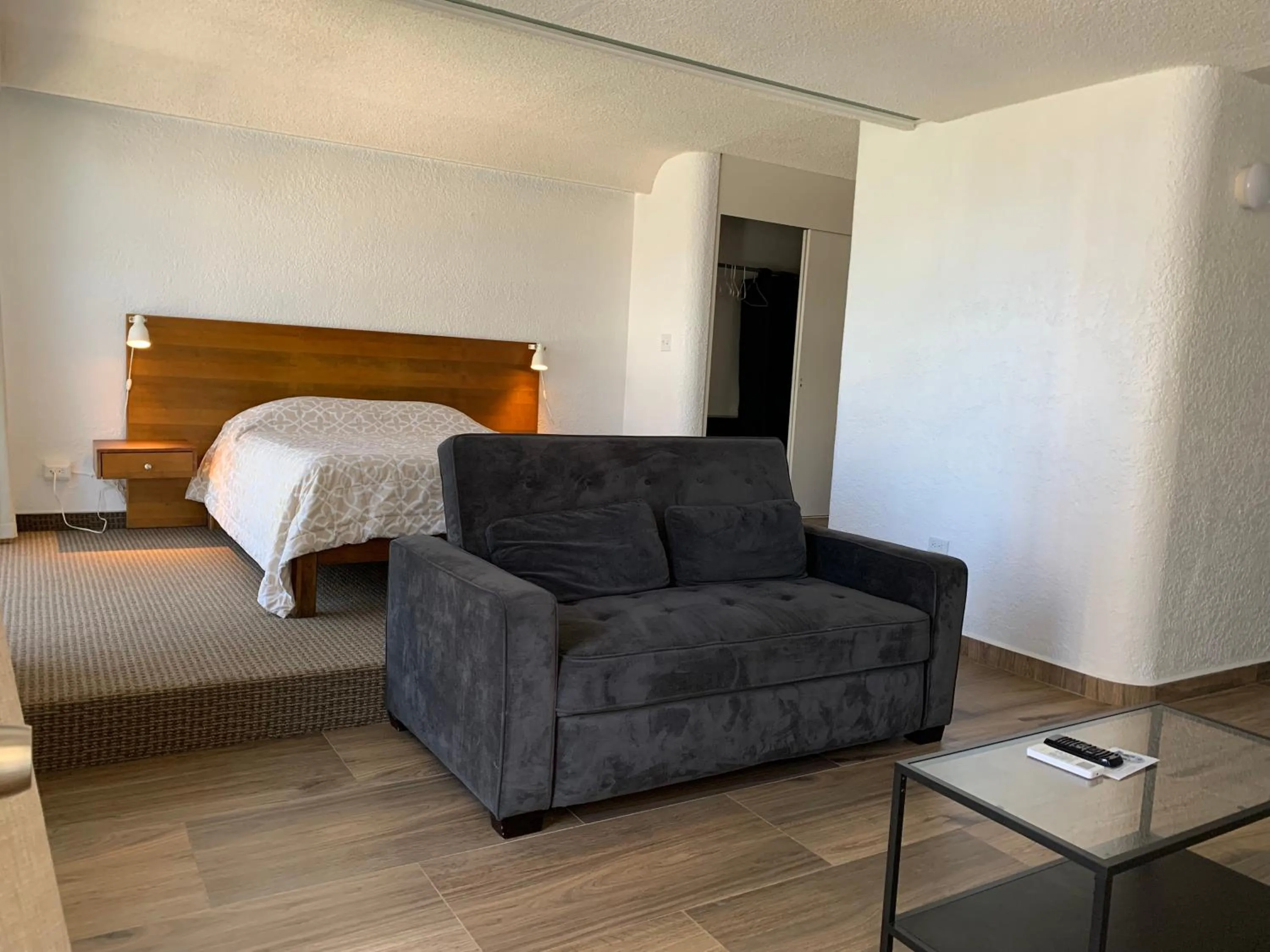 Bedroom, Bed in Dali Suites -Accommodations in Playas de Tijuana