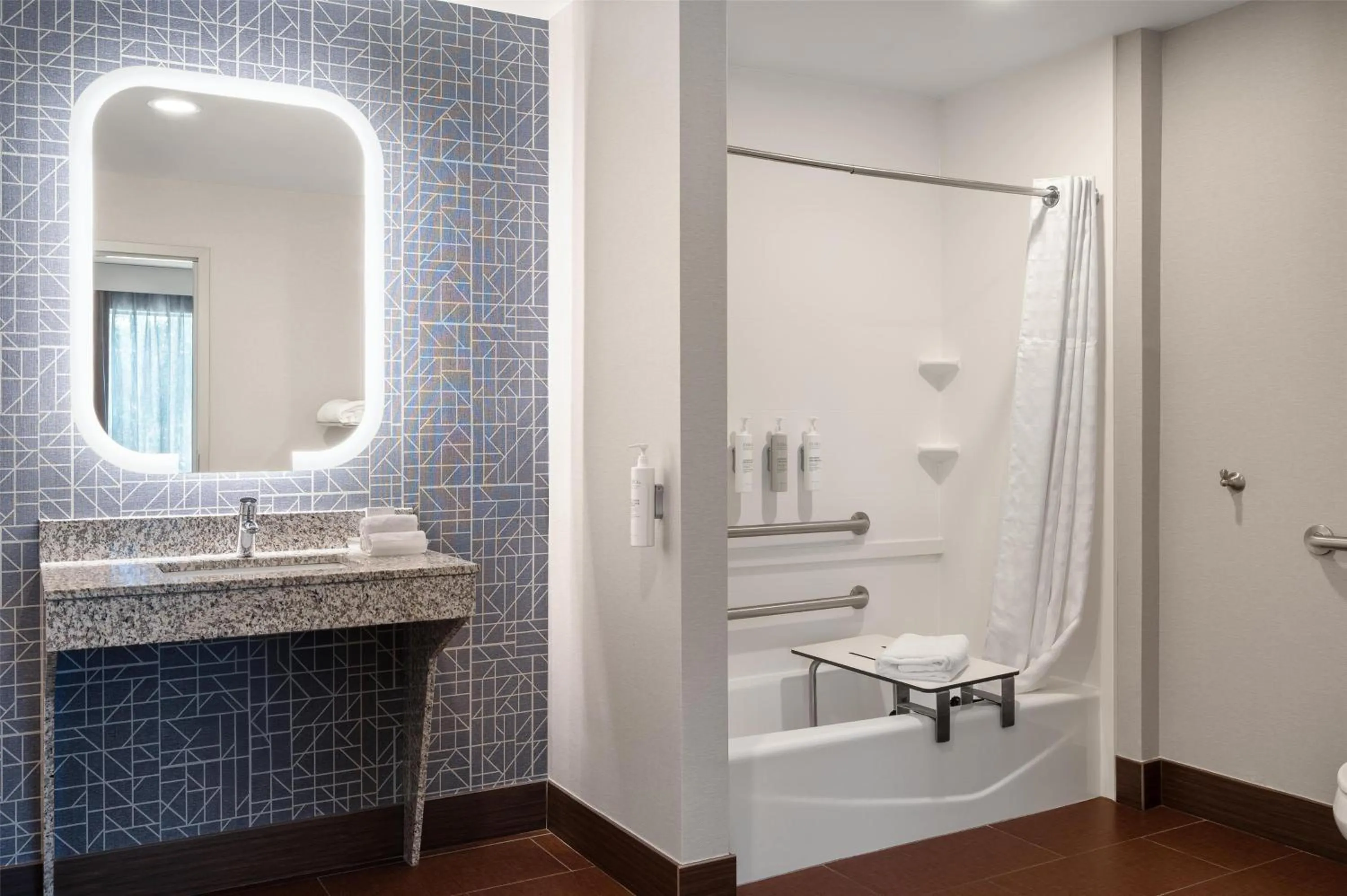 Bathroom in Homewood Suites by Hilton Columbus/Polaris