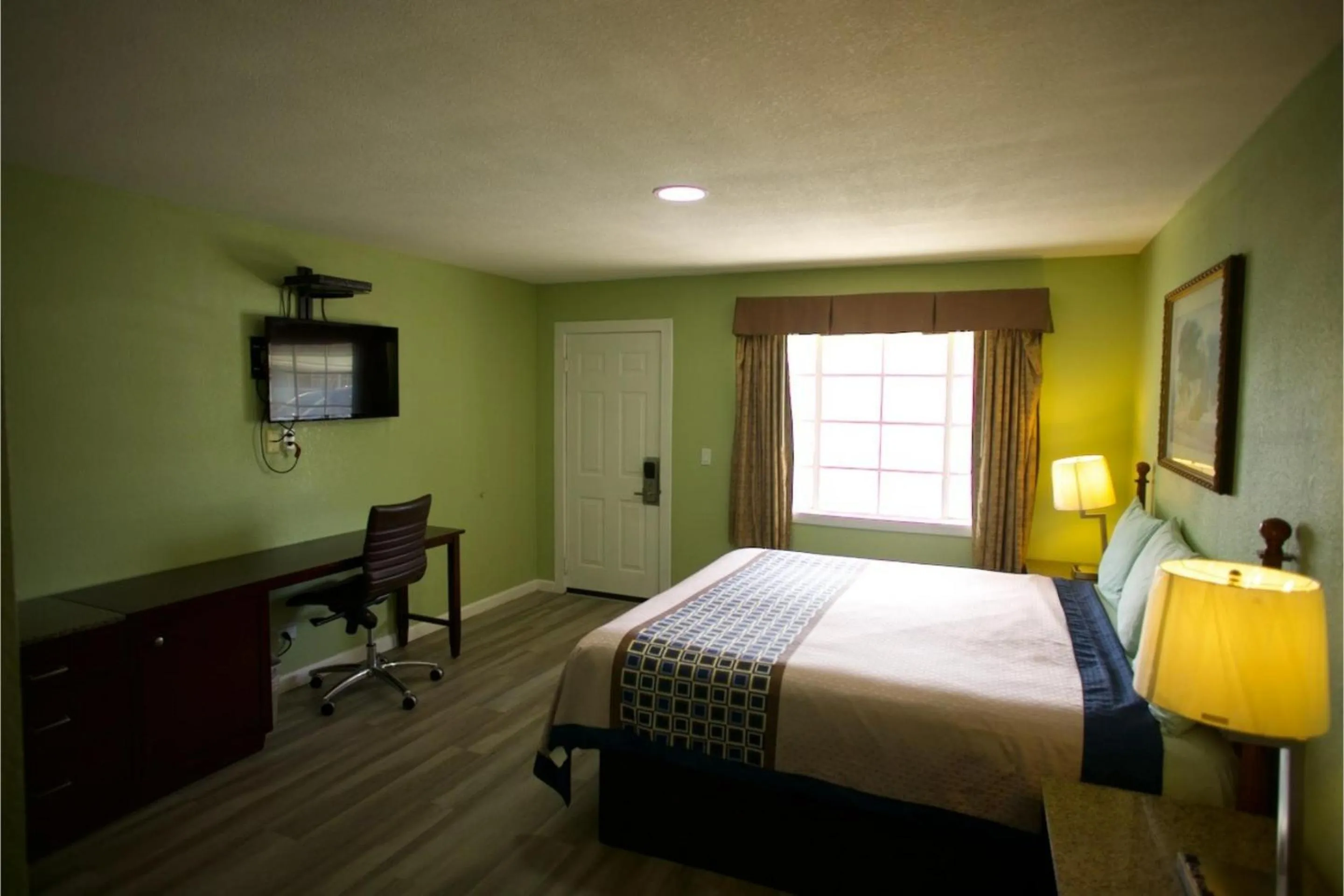 Bedroom, Bed in Western Inn