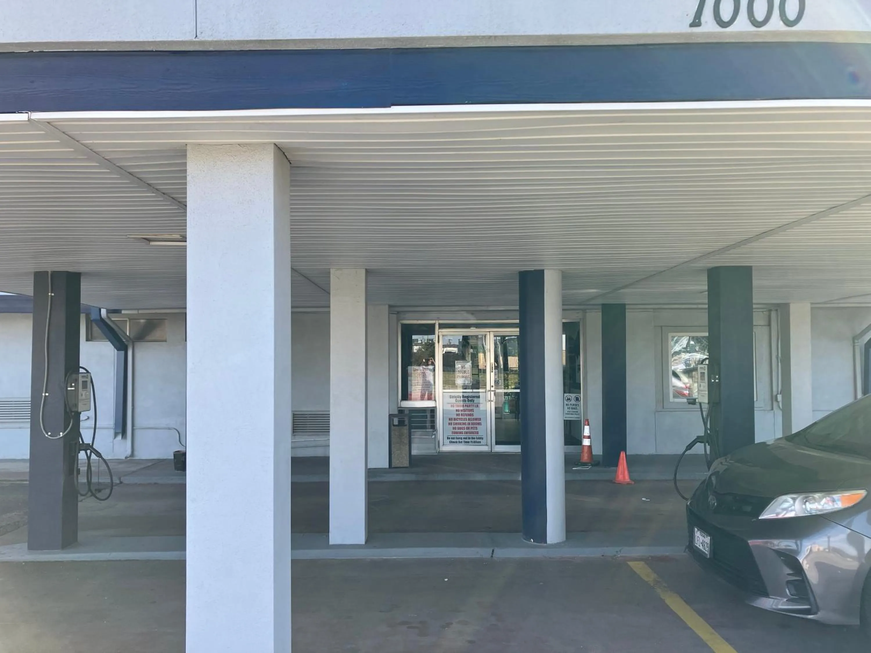 Property building in Budget Host Inn