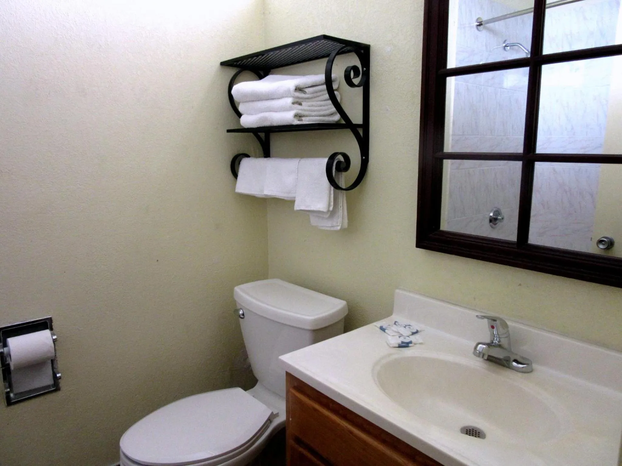 Bathroom in Budget Host Inn