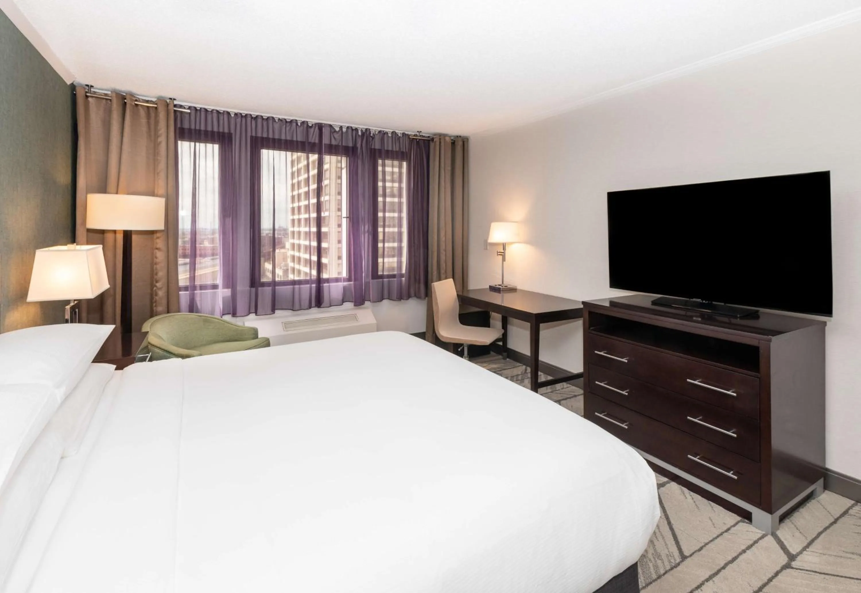 Bedroom, Bed in DoubleTree by Hilton Newark Penn Station, NJ