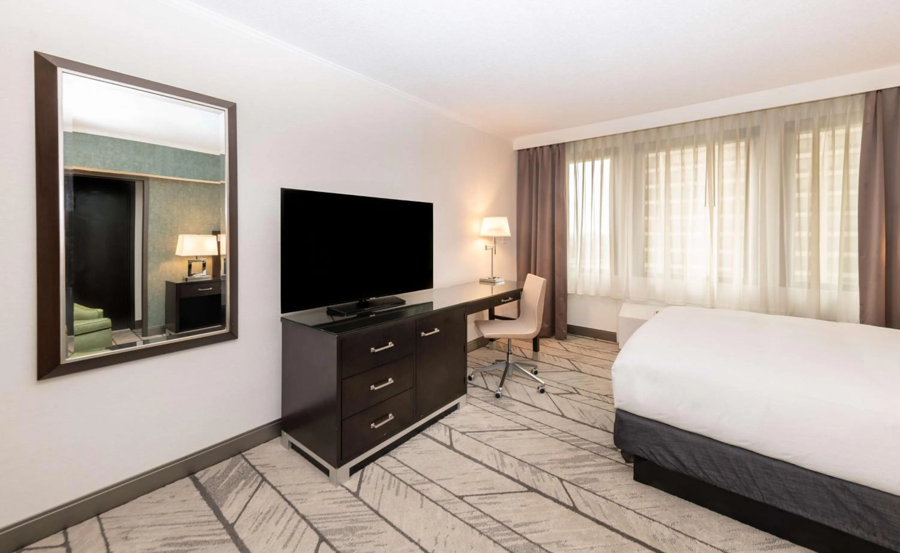 Bedroom, Bed in DoubleTree by Hilton Newark Penn Station, NJ