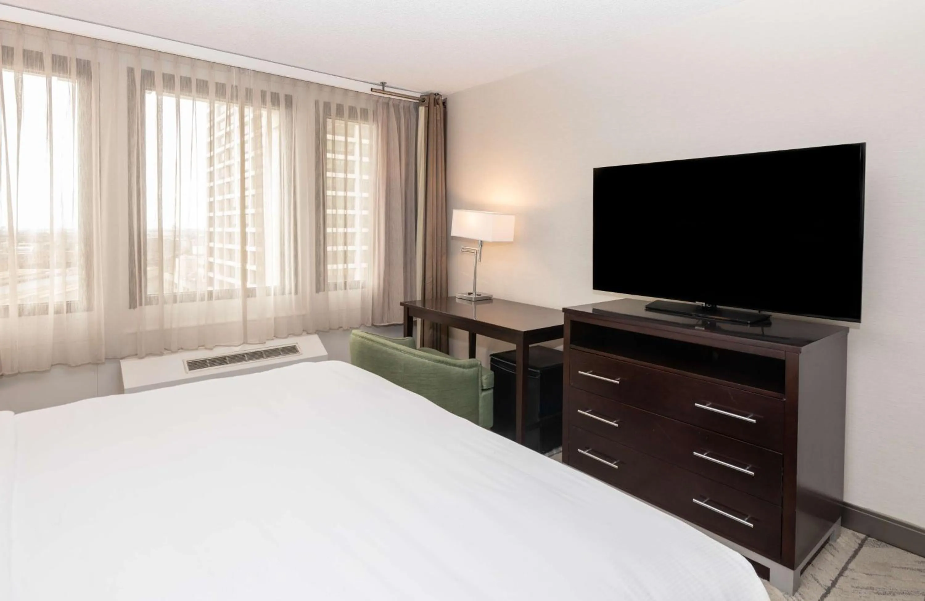 Bedroom, Bed in DoubleTree by Hilton Newark Penn Station, NJ