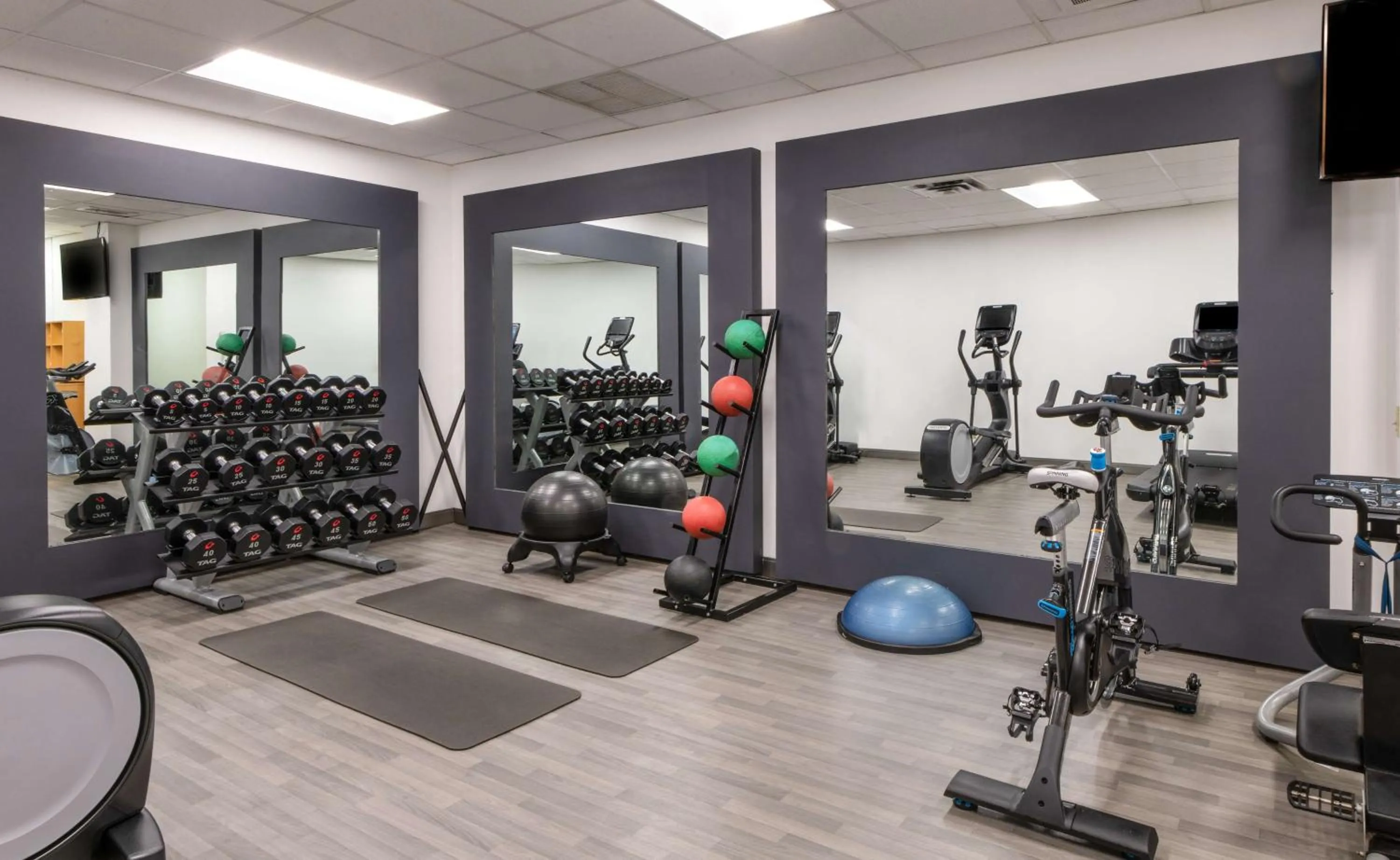 Fitness centre/facilities in DoubleTree by Hilton Newark Penn Station, NJ