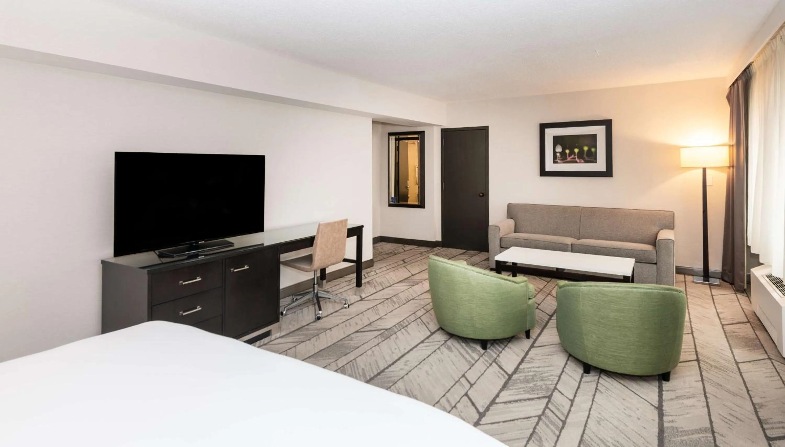 Bedroom, Bed in DoubleTree by Hilton Newark Penn Station, NJ