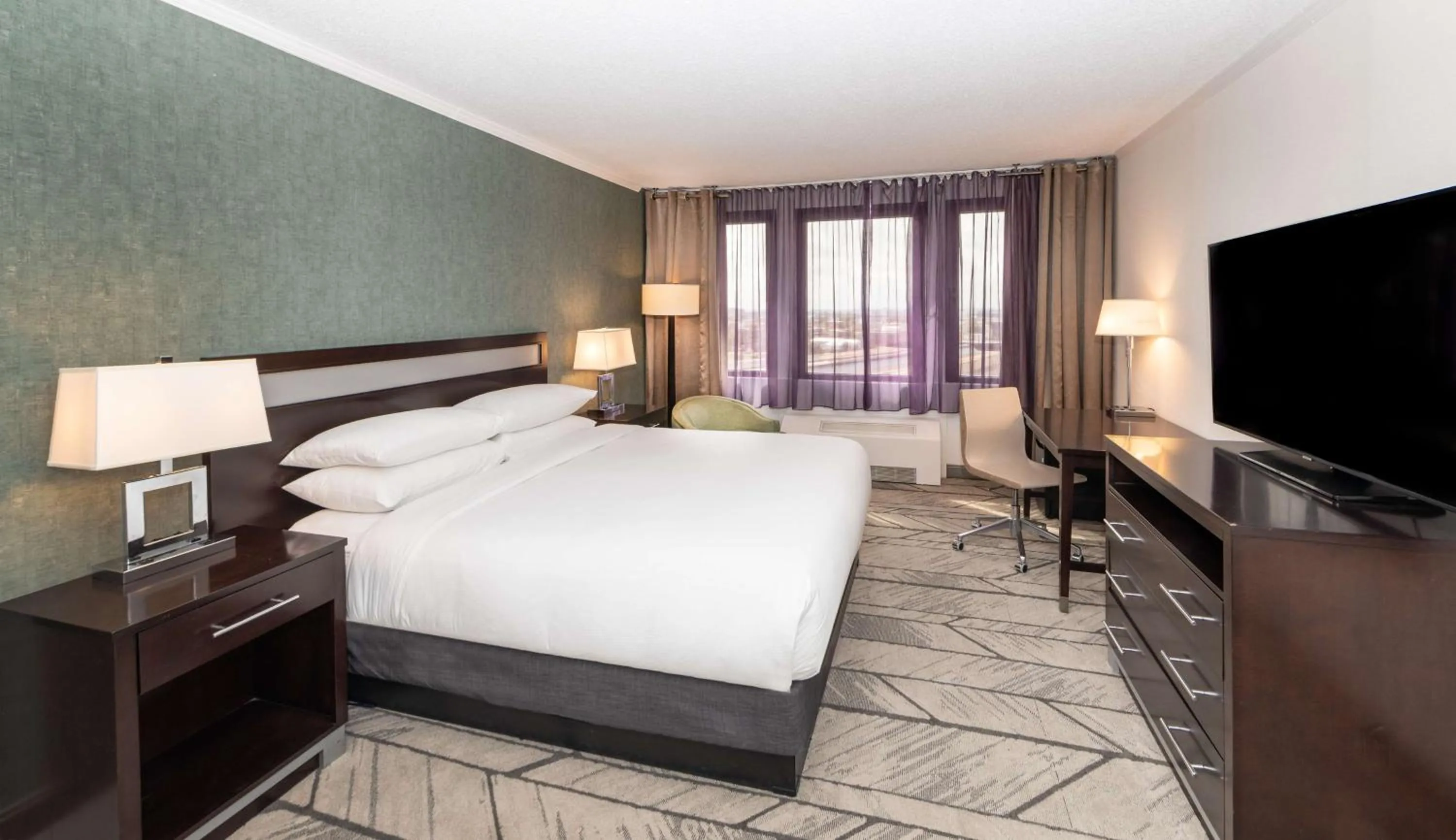Bedroom, Bed in DoubleTree by Hilton Newark Penn Station, NJ