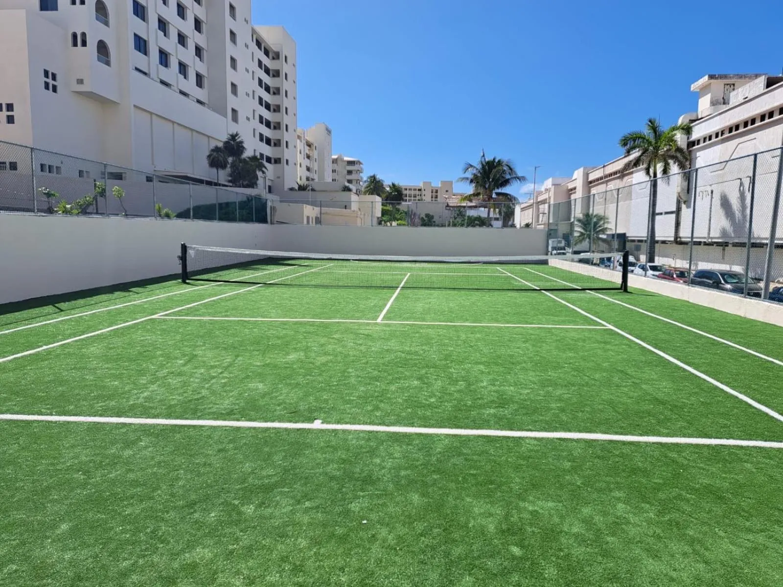 Tennis court in Cancun Ocean view