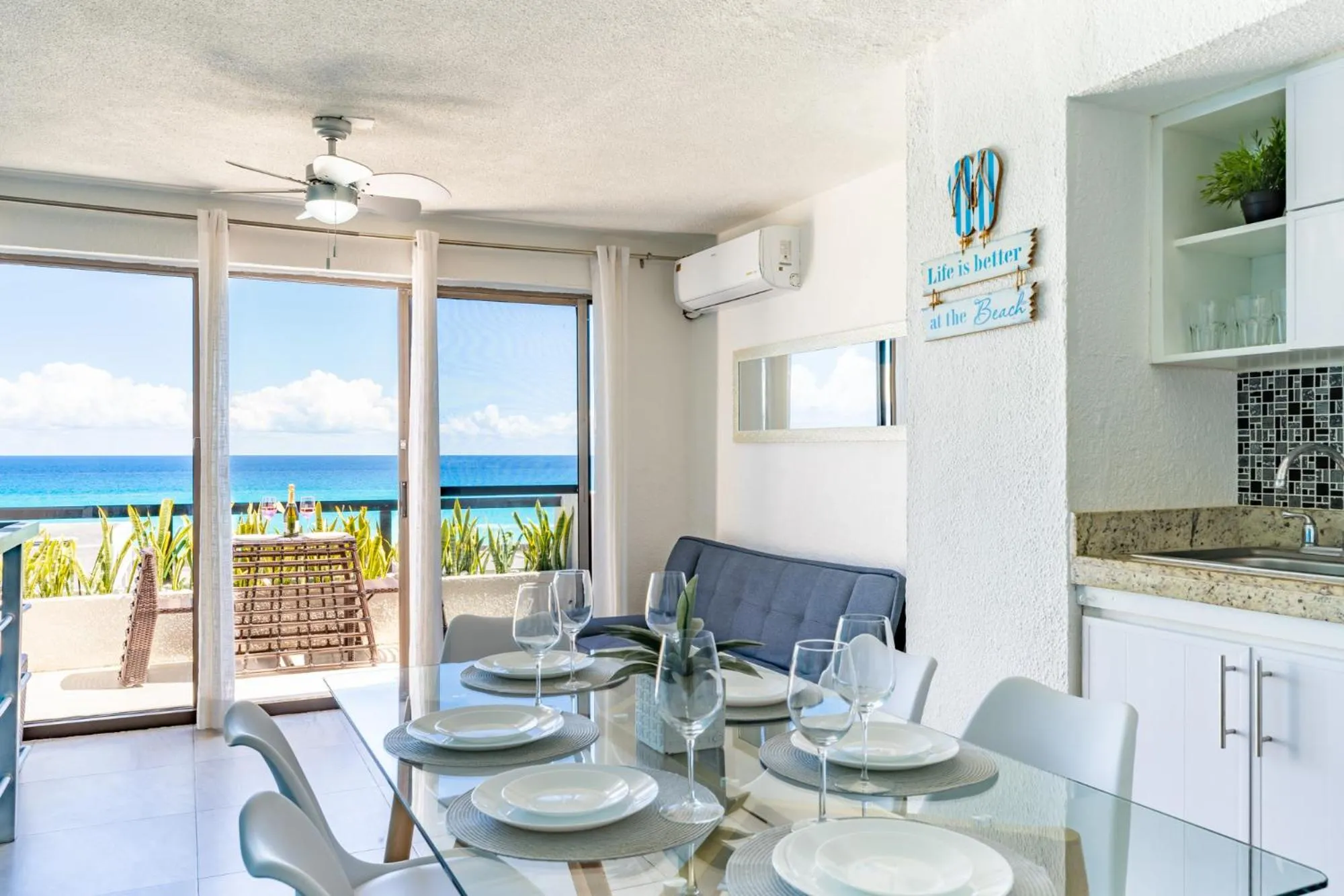 Living room in Cancun Ocean view