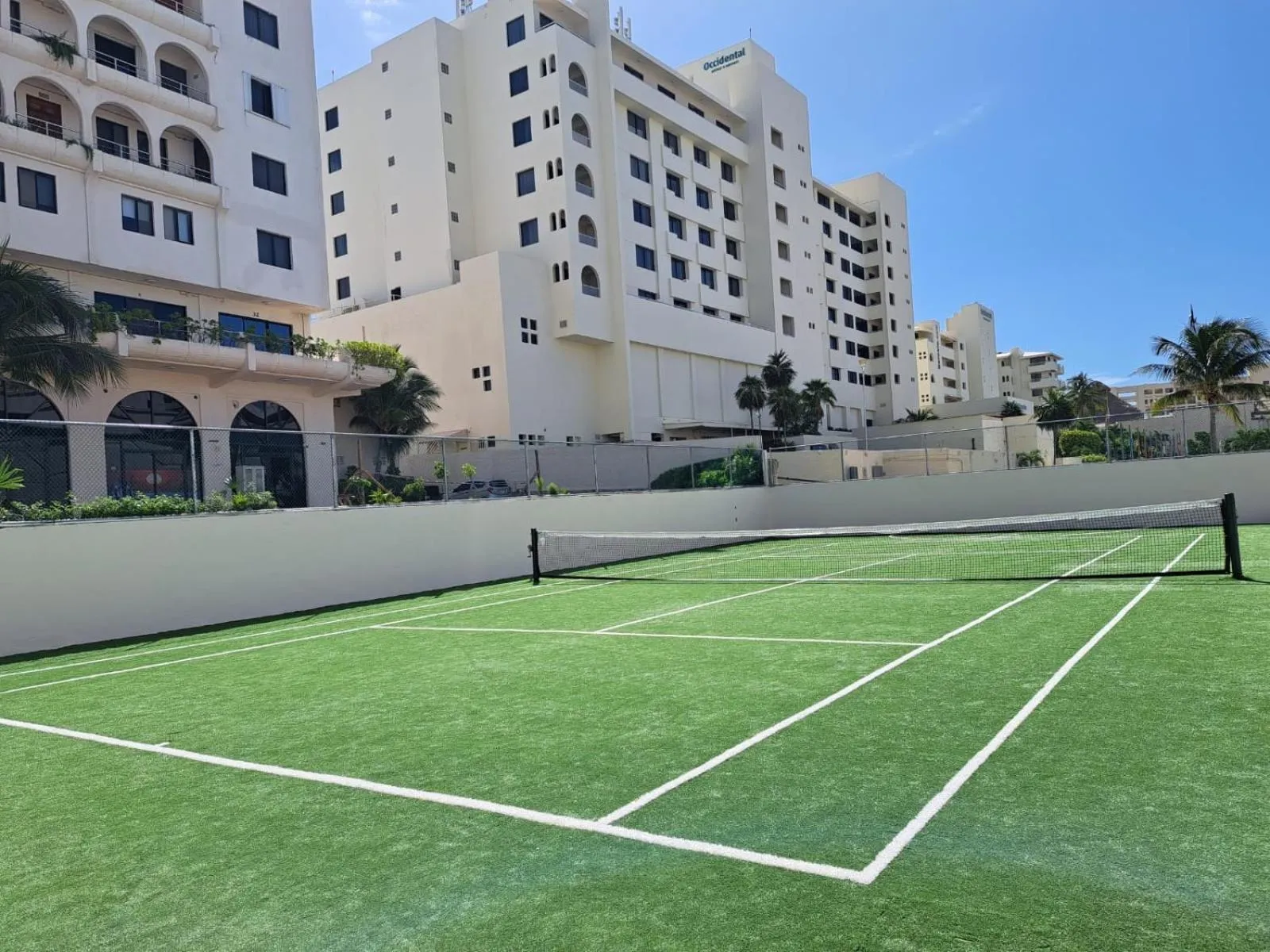 Tennis court in Cancun Ocean view