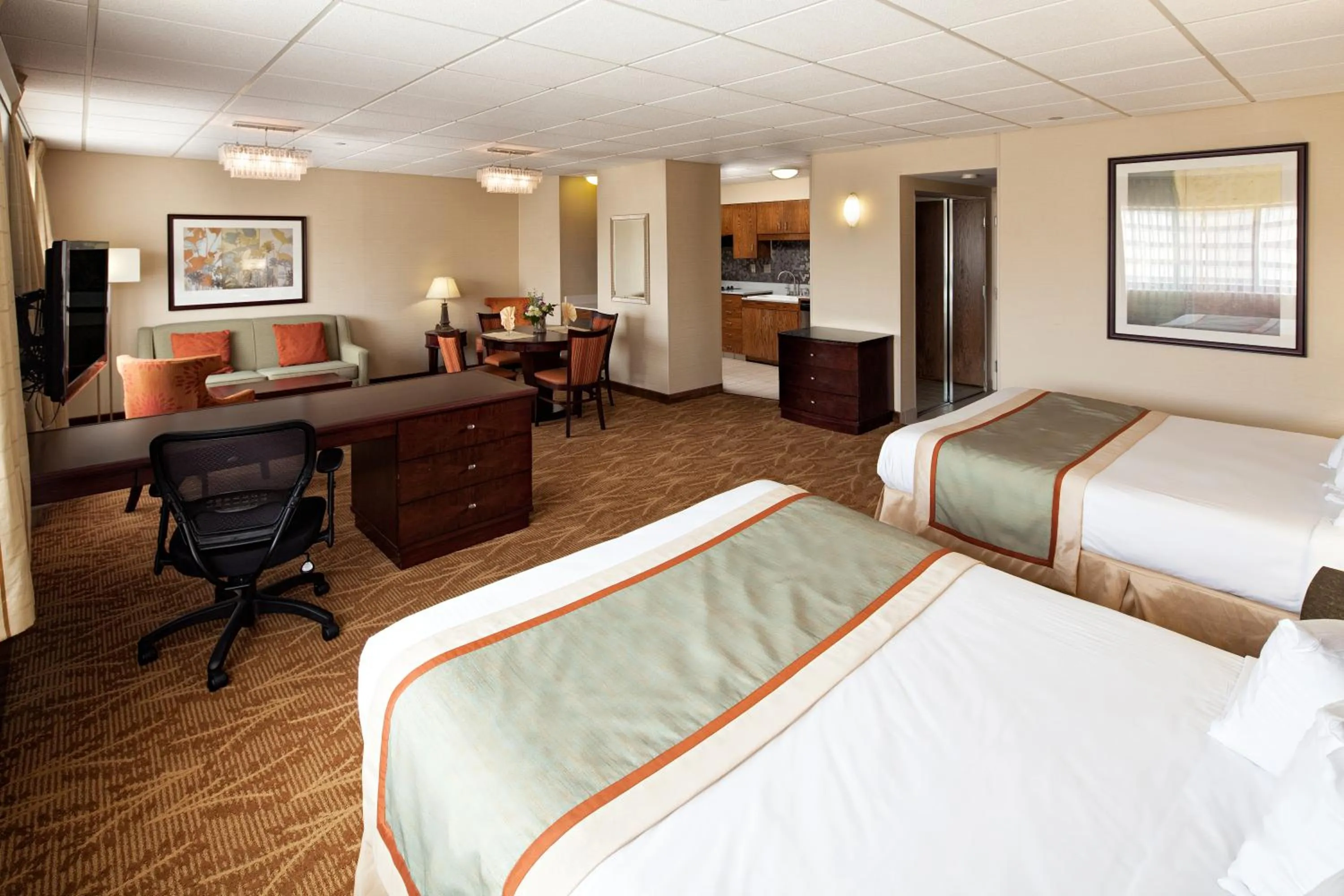 Photo of the whole room, Bed in Kahler Inn and Suites