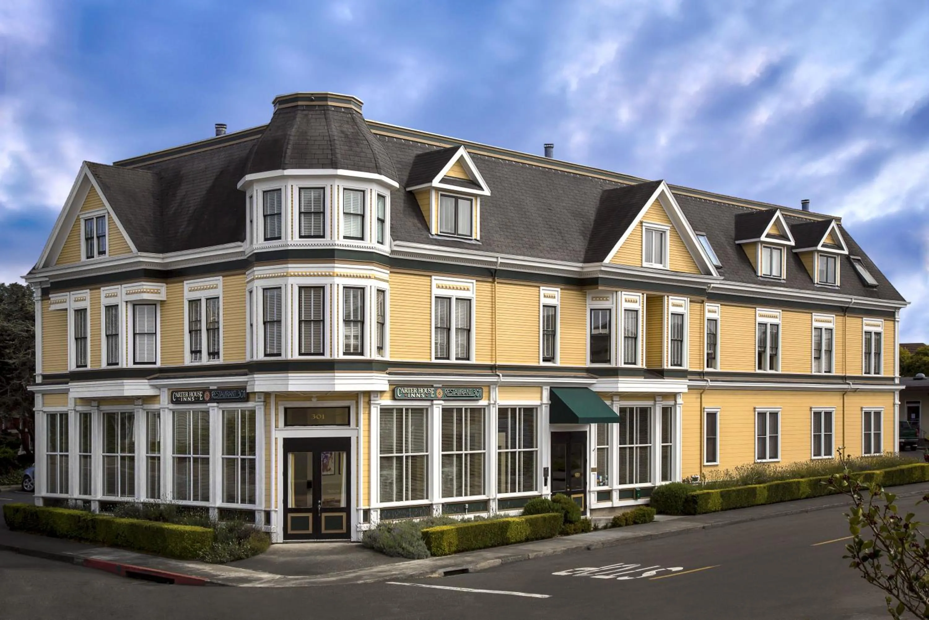 Facade/entrance in Carter House Inns