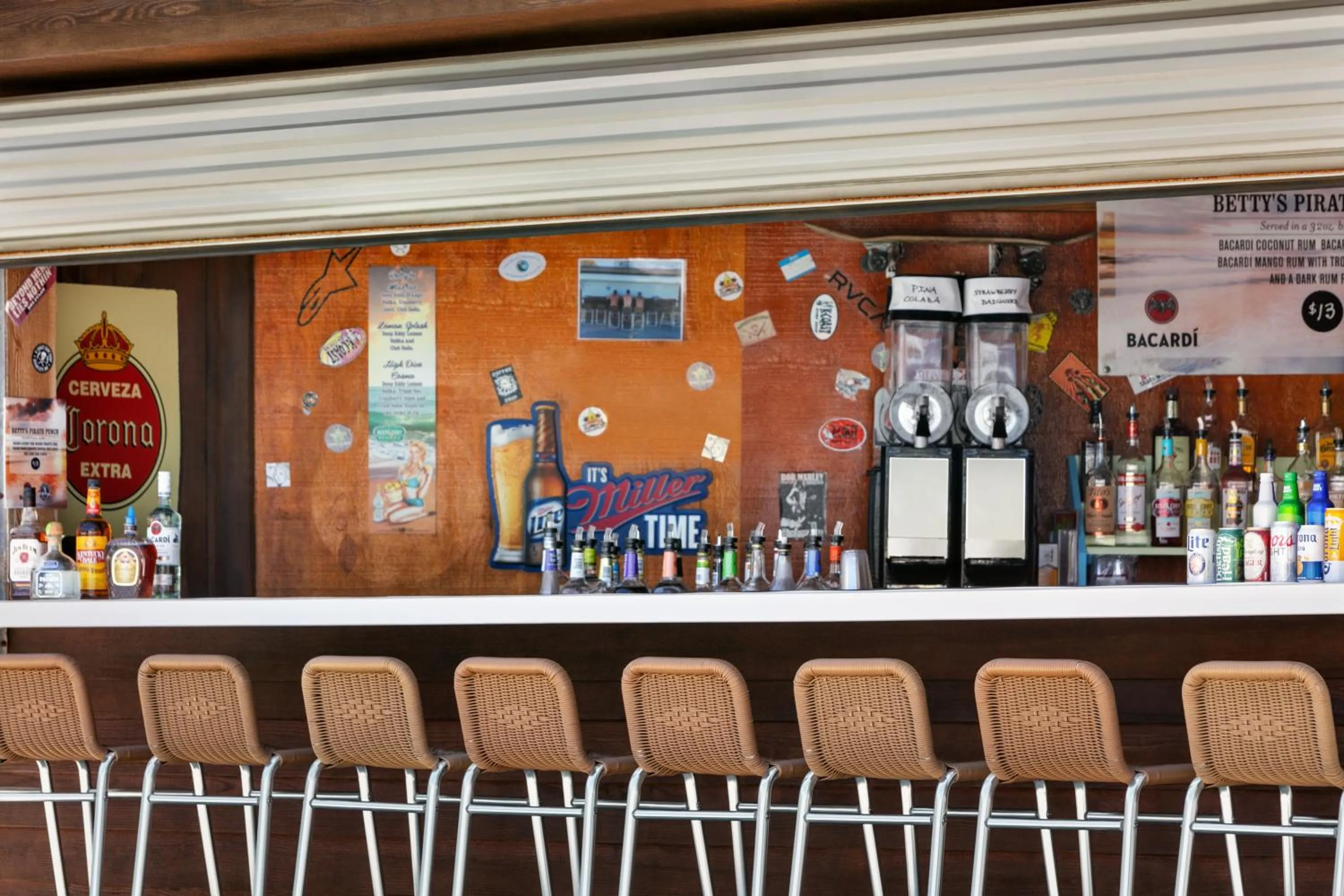 Lounge or bar in Harrison Hall Hotel