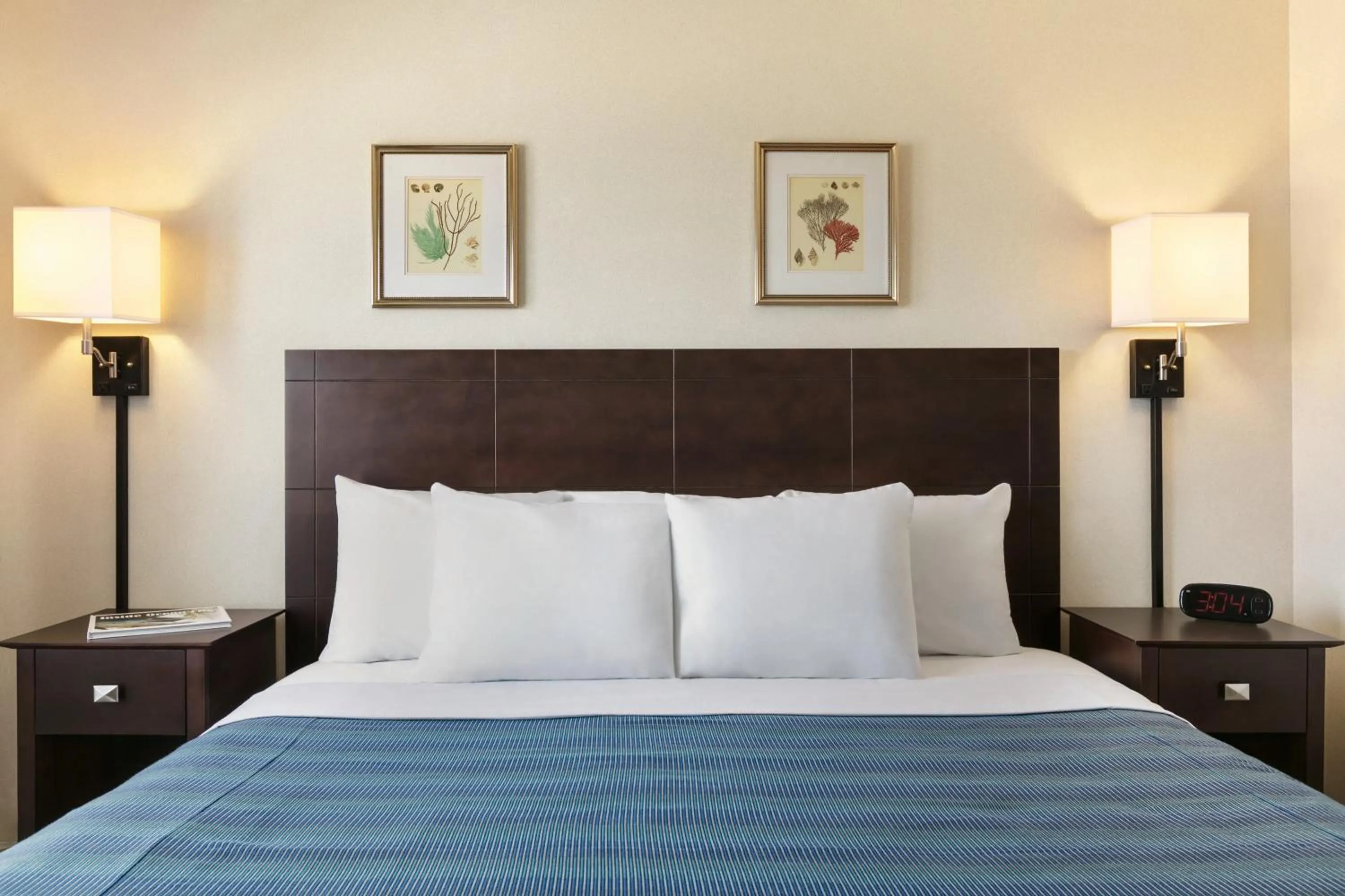 Bedroom, Bed in Harrison Hall Hotel