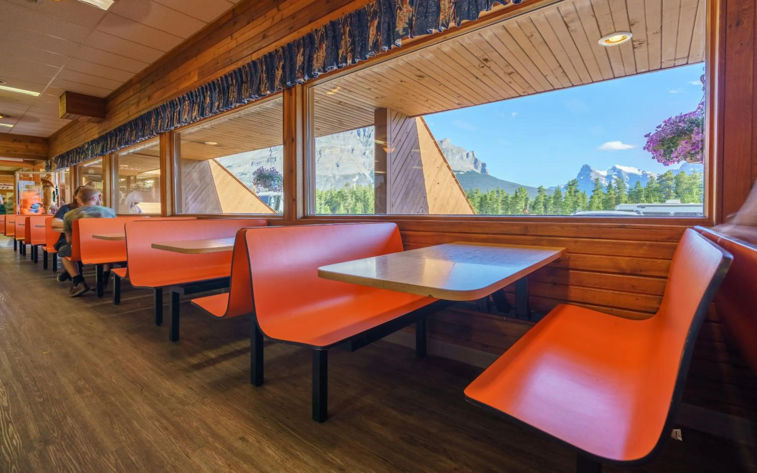 Restaurant/places to eat in The Crossing