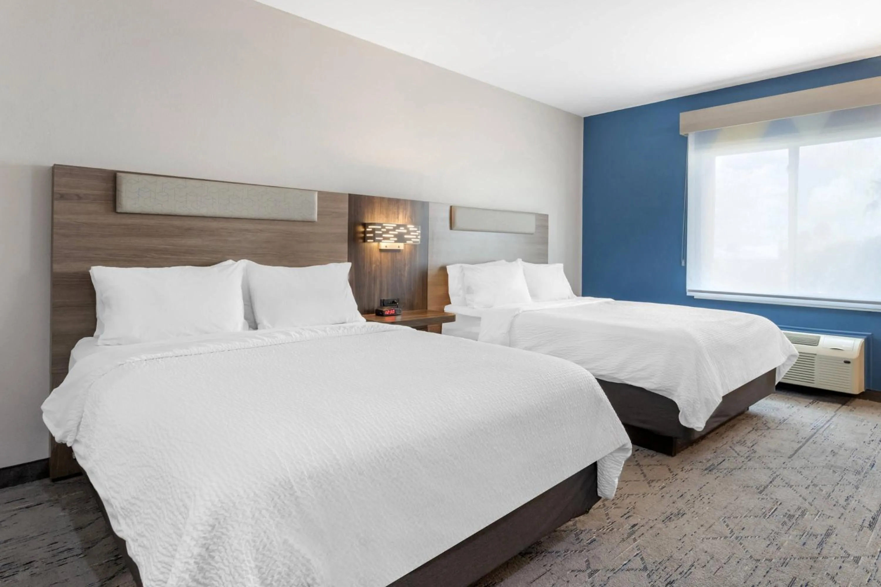 Bedroom, Bed in Holiday Inn Express and Suites Beeville by IHG