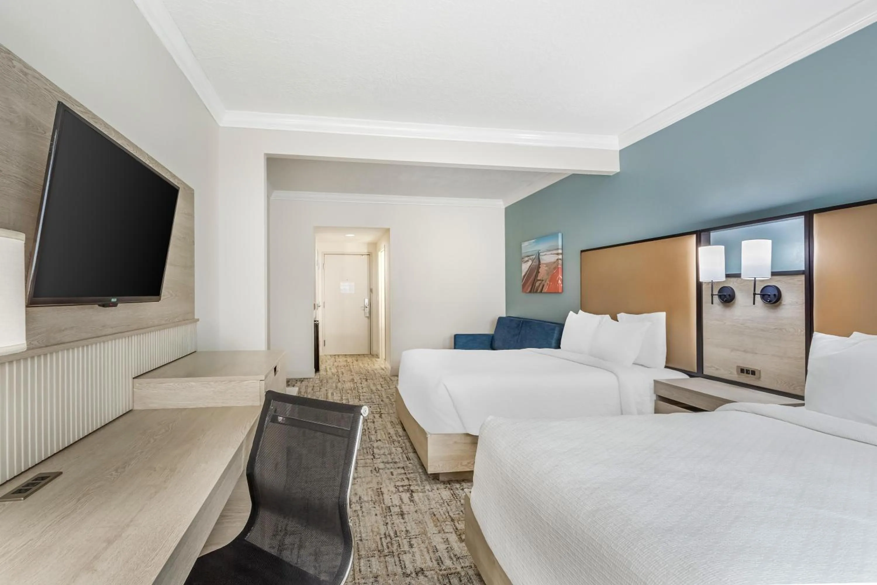 Photo of the whole room, Bed in Best Western Plus Airport Inn & Suites