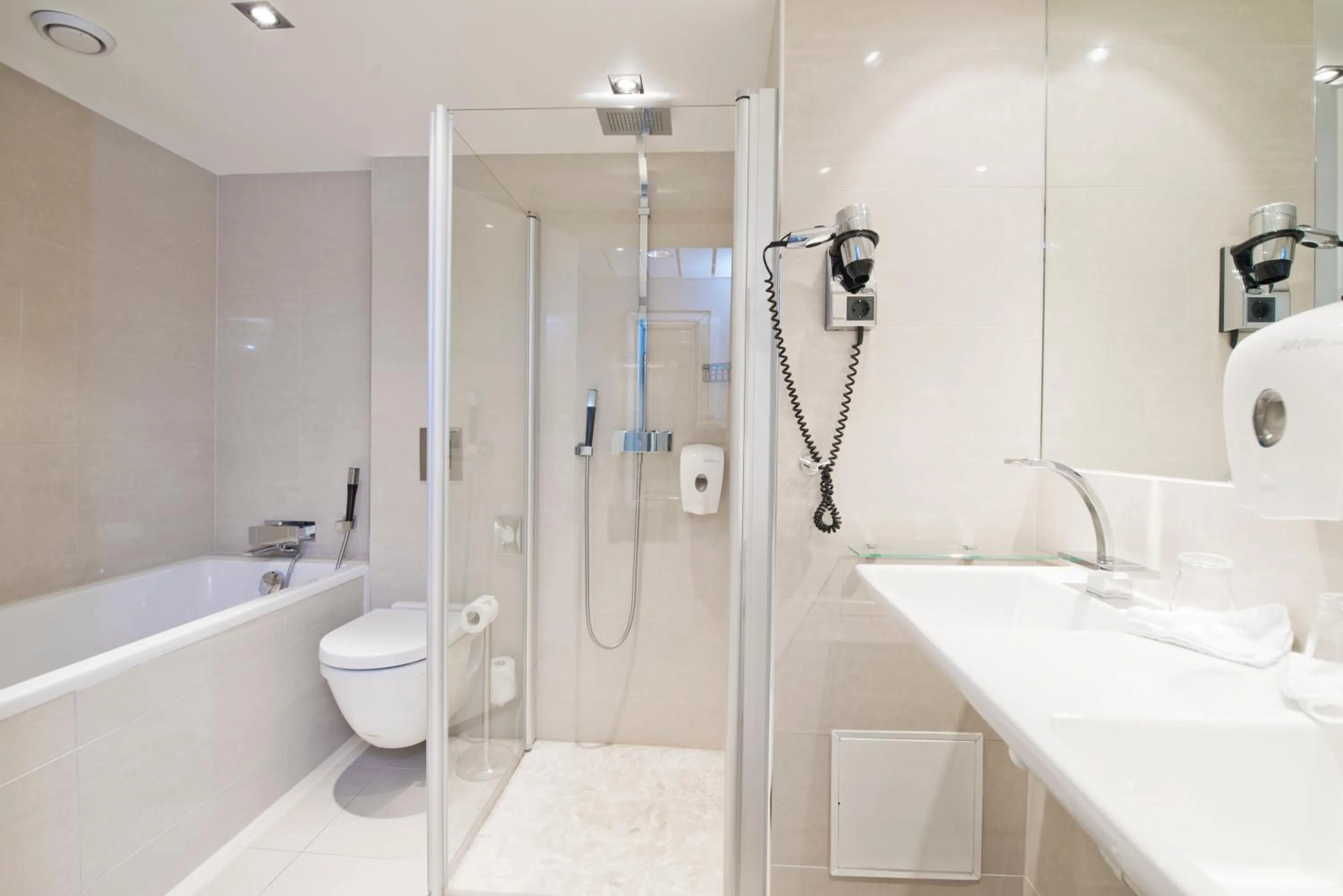 Shower in Thon Hotel Oslofjord