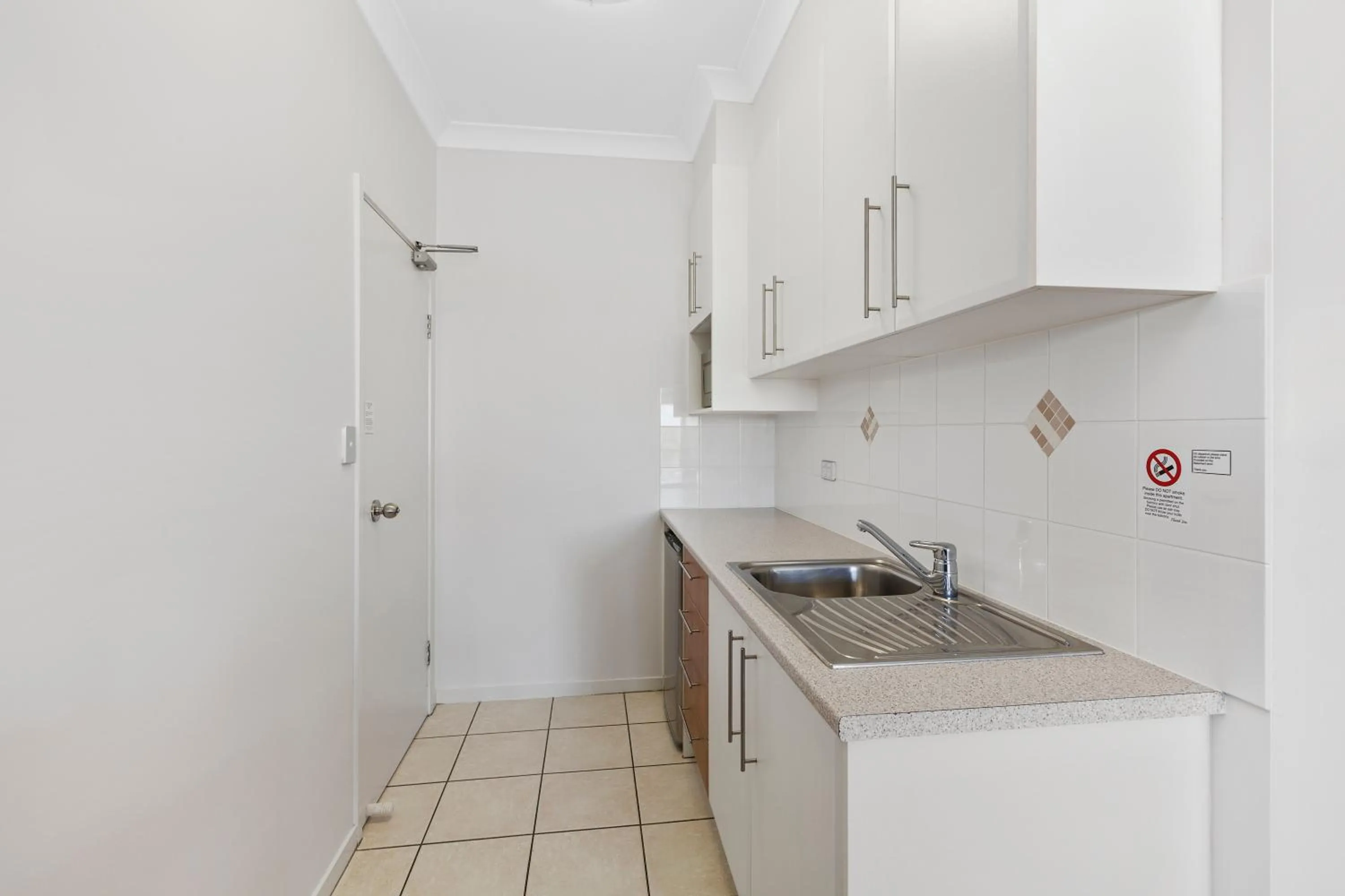 Kitchen or kitchenette in La Vida on Anzac