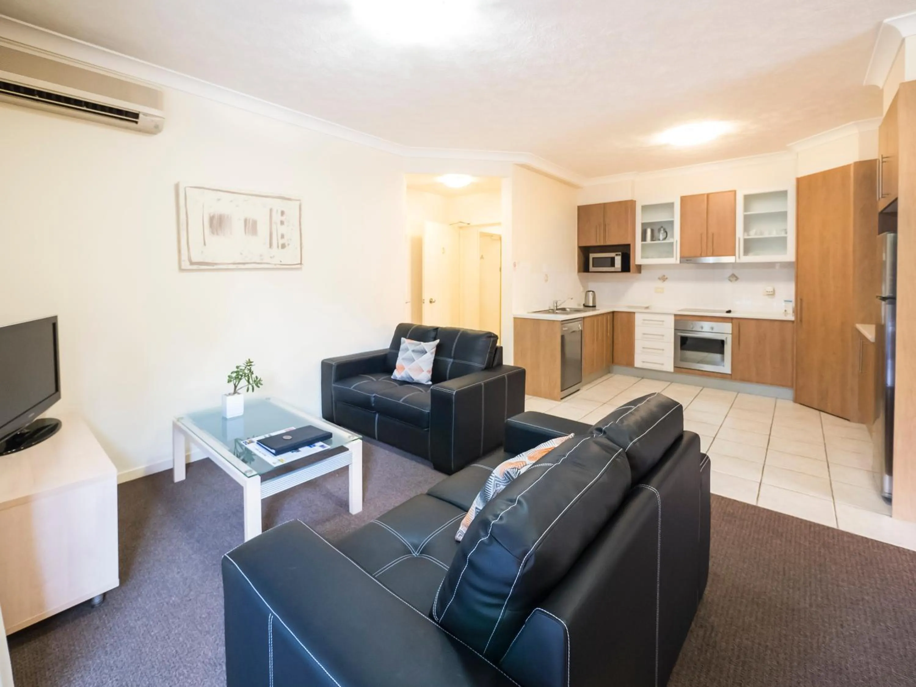 Kitchen or kitchenette in La Vida on Anzac